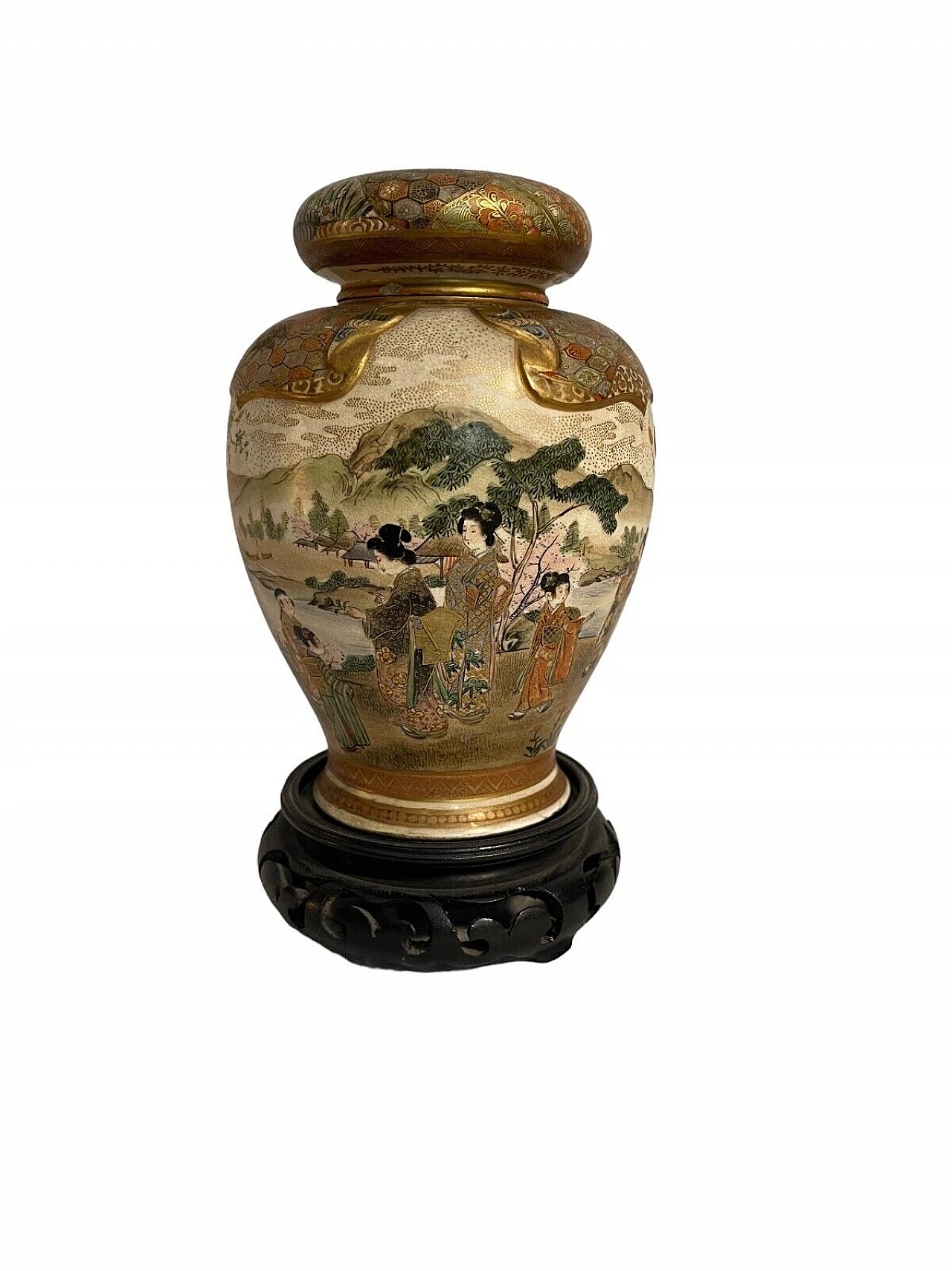 Satsuma pottery decorated vase, early 20th century 1