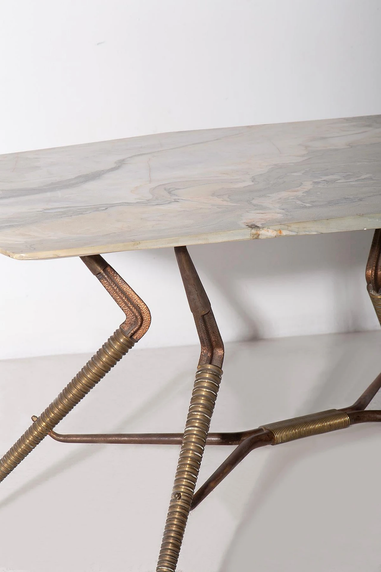 Onyx dining table with brass turned legs, 1950s 6