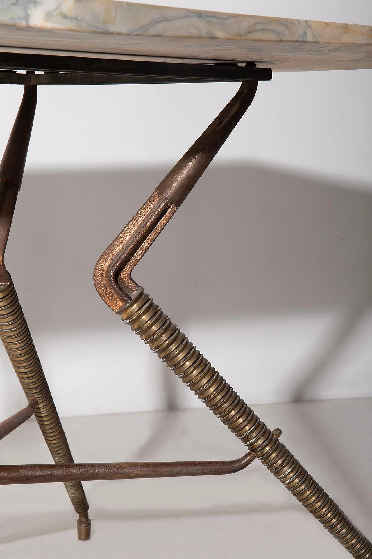 Onyx dining table with brass turned legs, 1950s 7