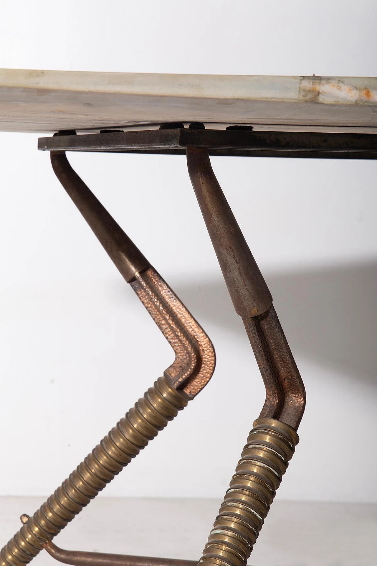 Onyx dining table with brass turned legs, 1950s 8