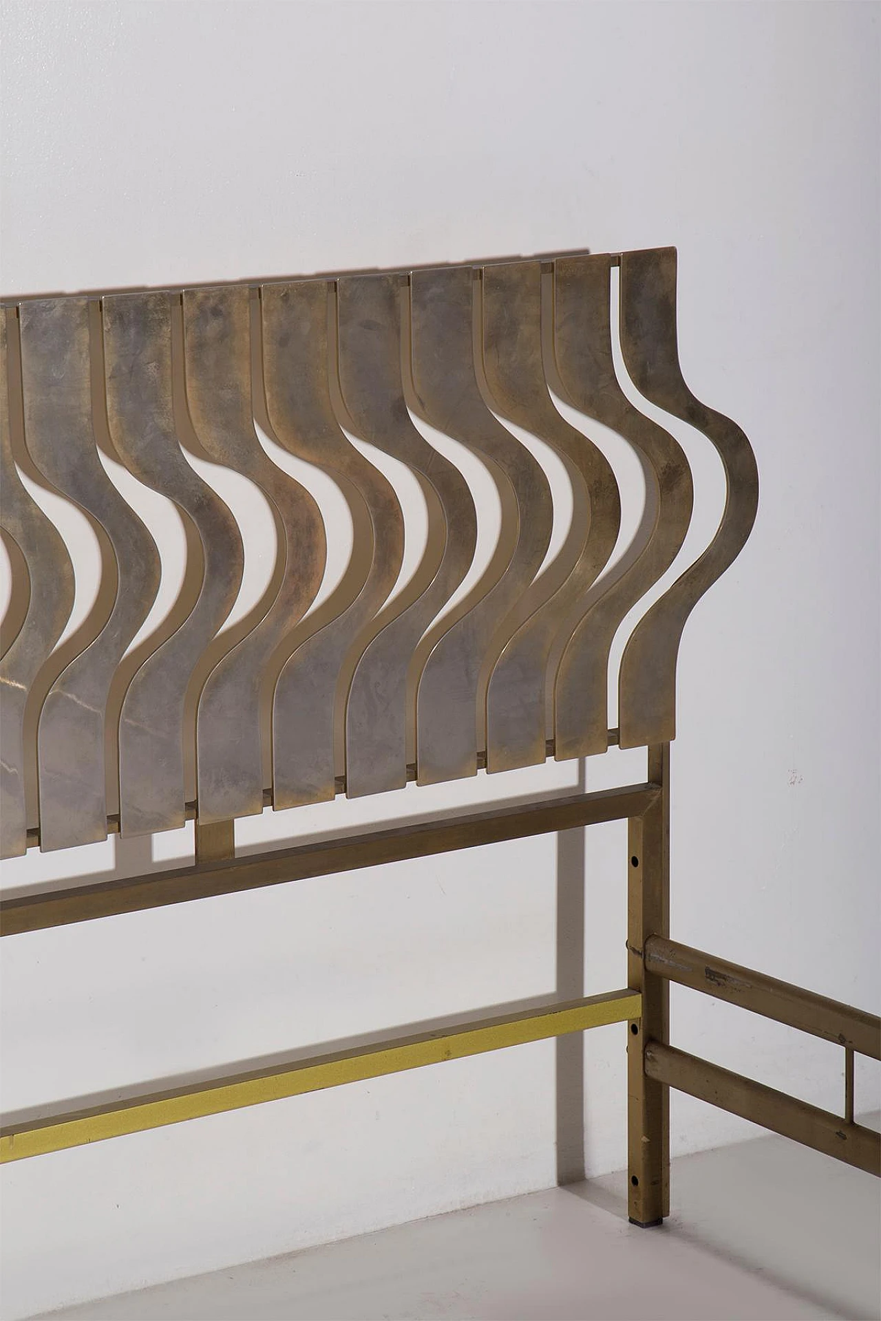 Bed frame in brass by Luciano Frigerio, 1970s 7