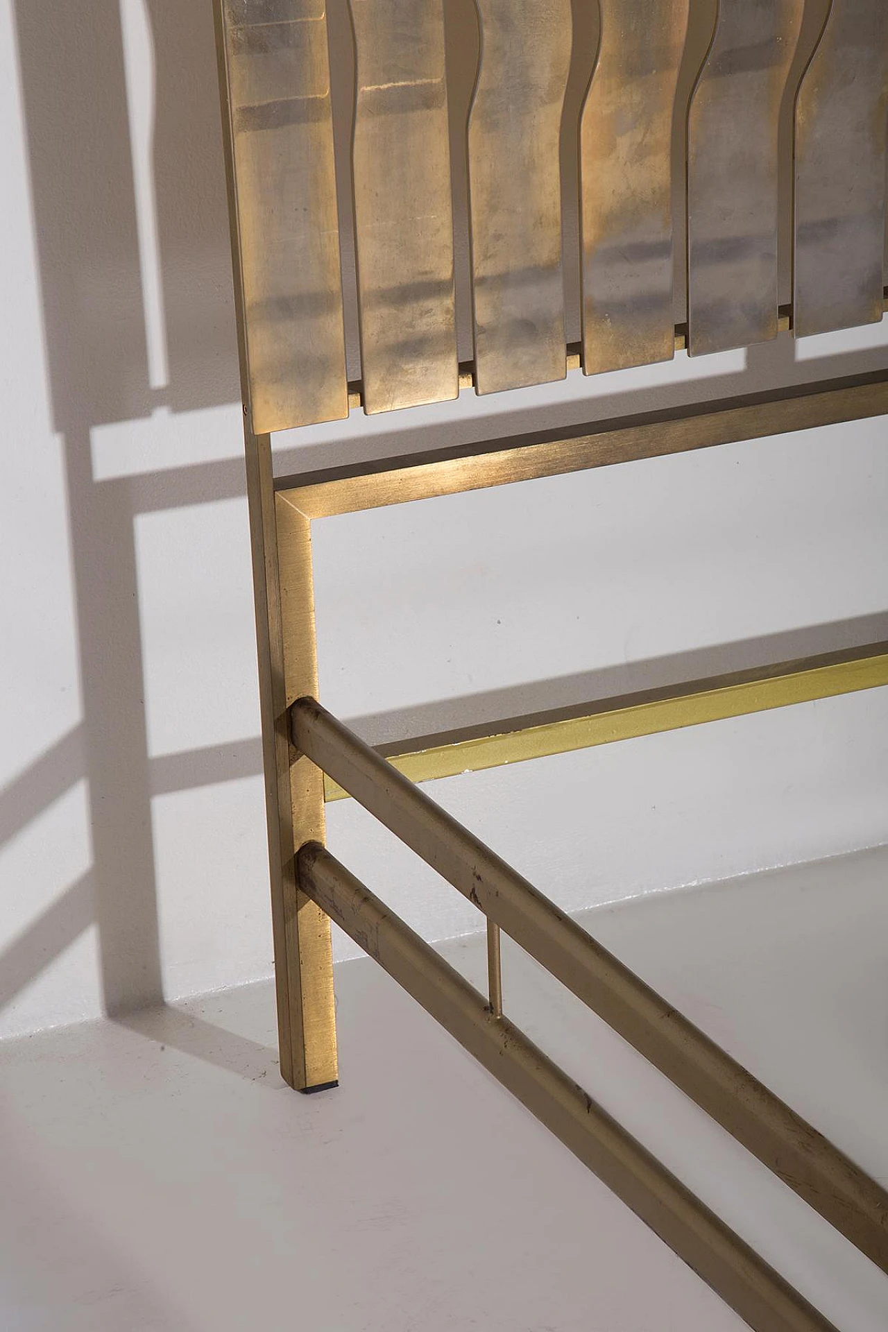 Bed frame in brass by Luciano Frigerio, 1970s 8