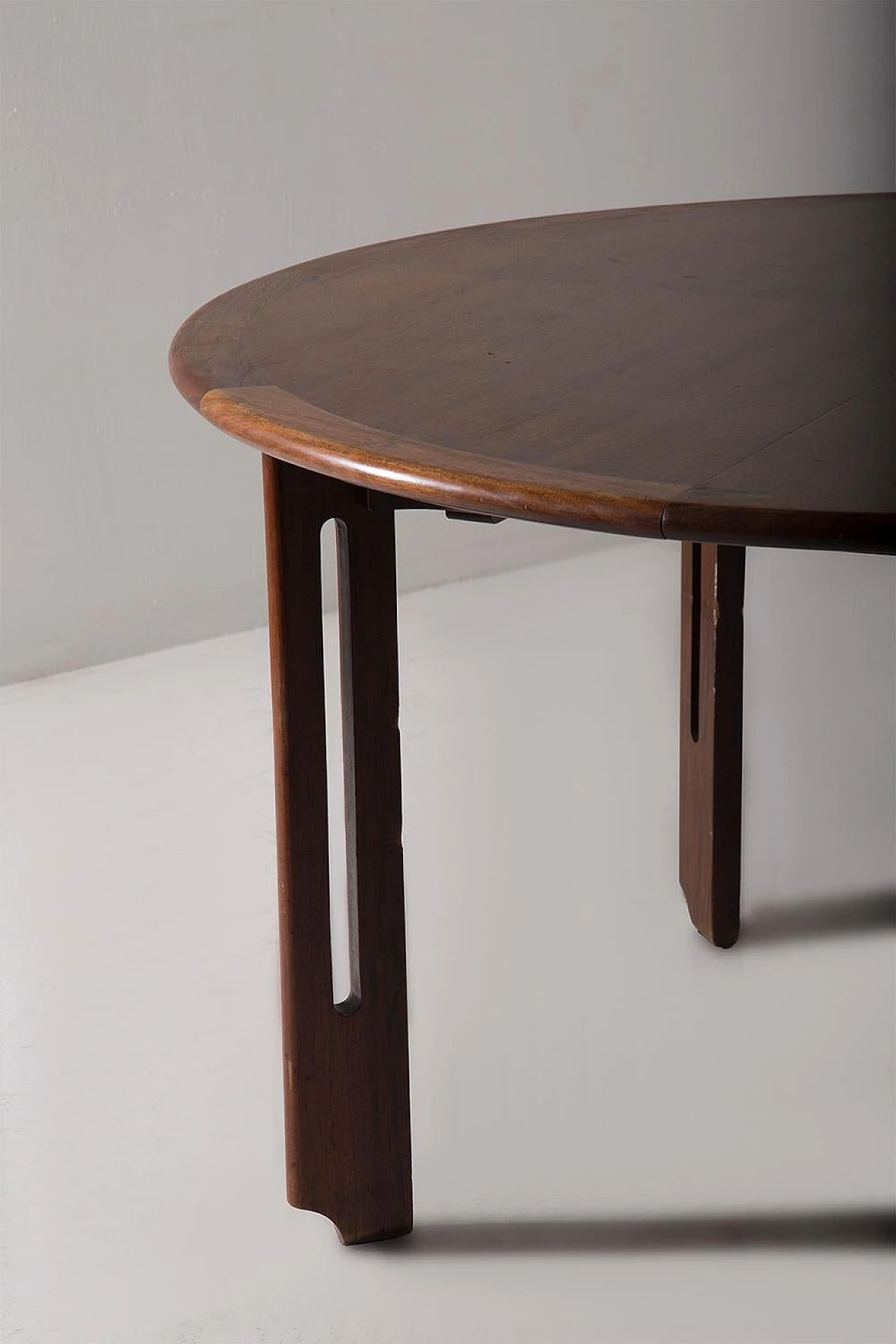 Round & extendable dining table in wood of Rossi di Albizzate, 1970s 6