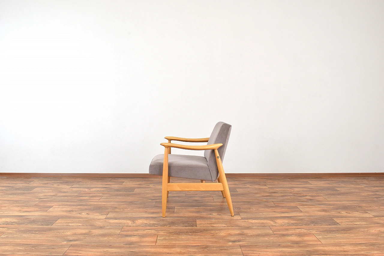 Pair of armchairs by Kędziorek for Gościcińskie Fabryki Mebli, 1960s 8