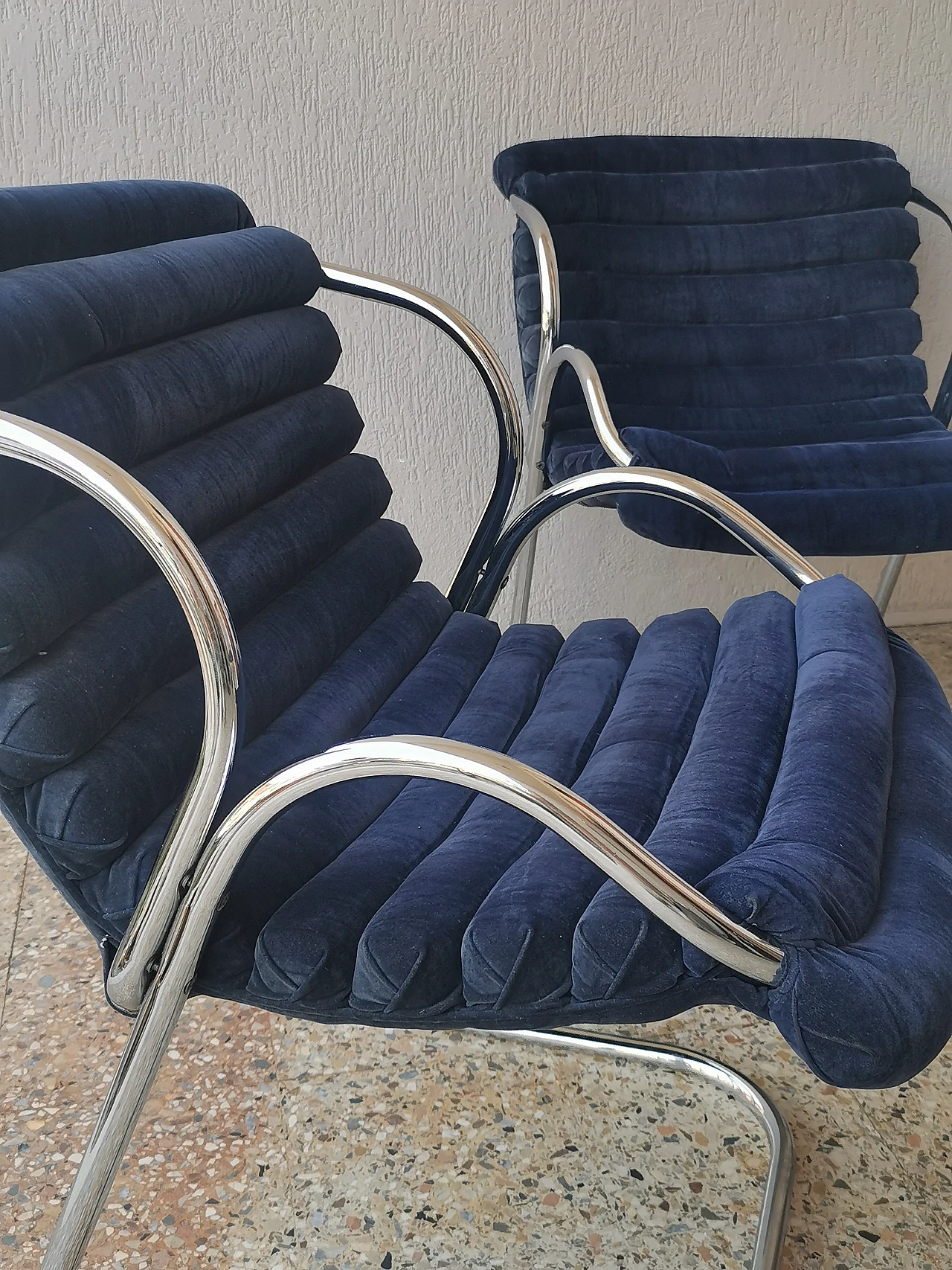 Coppia di poltrone cantilever in velluto blu , Anni '70 9