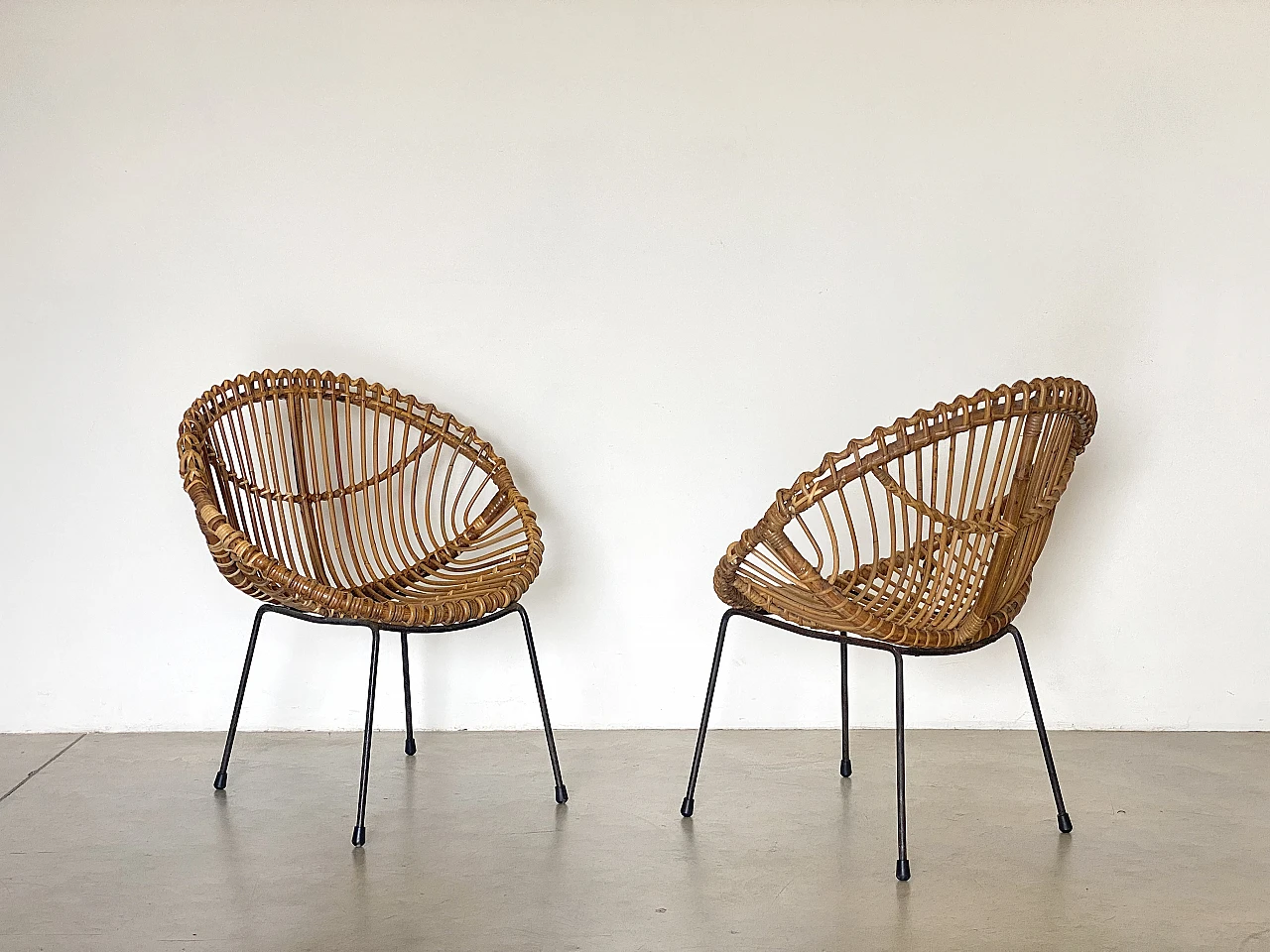 Pair of reed and wicker armchairs, 1970s 2