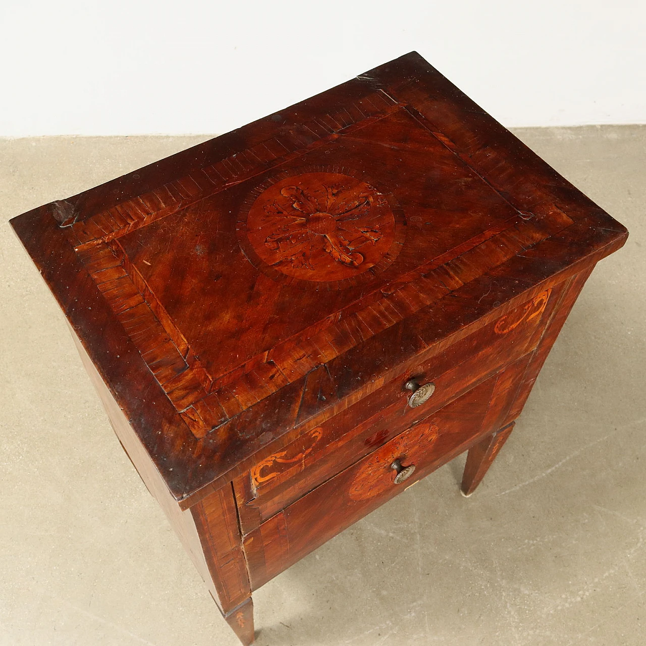 Walnut bedside table with truncated-pyramidal legs, 18th century 3