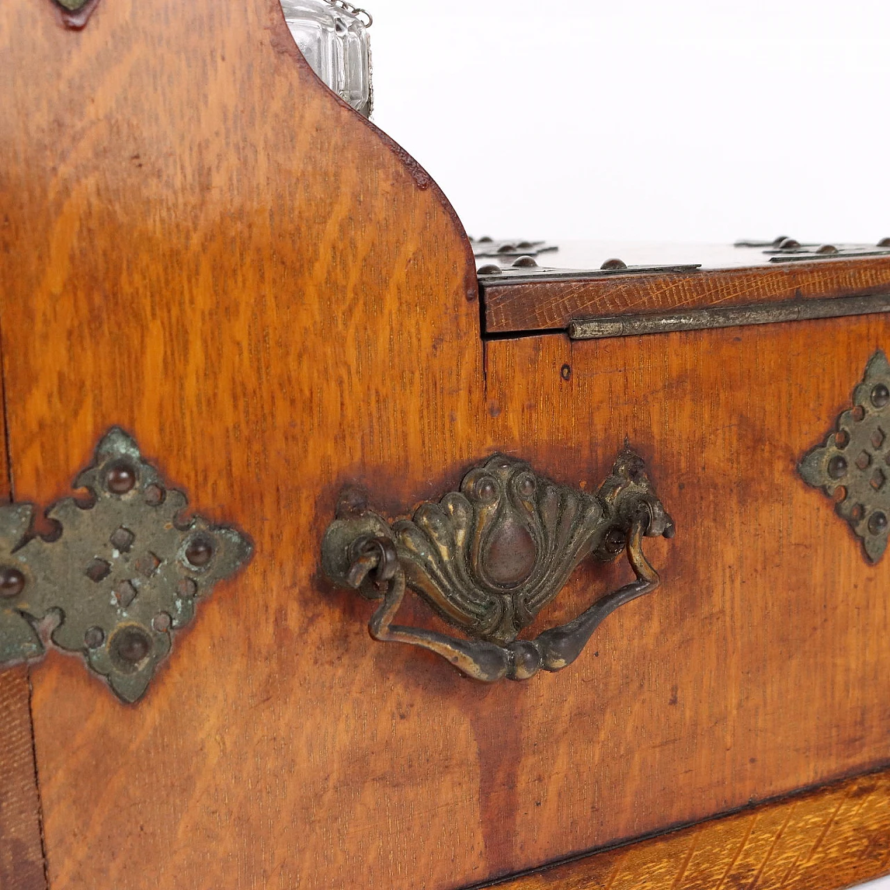 Oak and metal liquor box with crystal and silver bottles 7