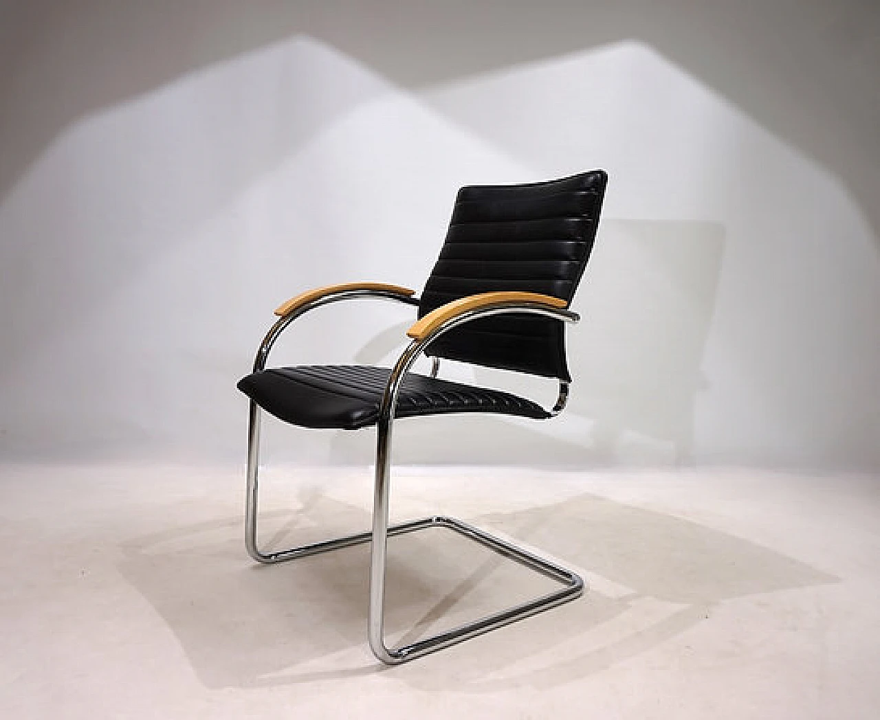 Sedia S74 in pelle e metallo di Josef Gorcica per Thonet, anni '90 4