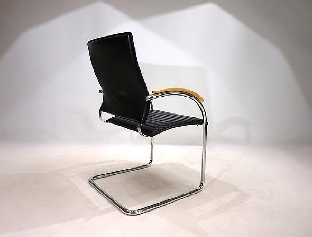 Sedia S74 in pelle e metallo di Josef Gorcica per Thonet, anni '90 8