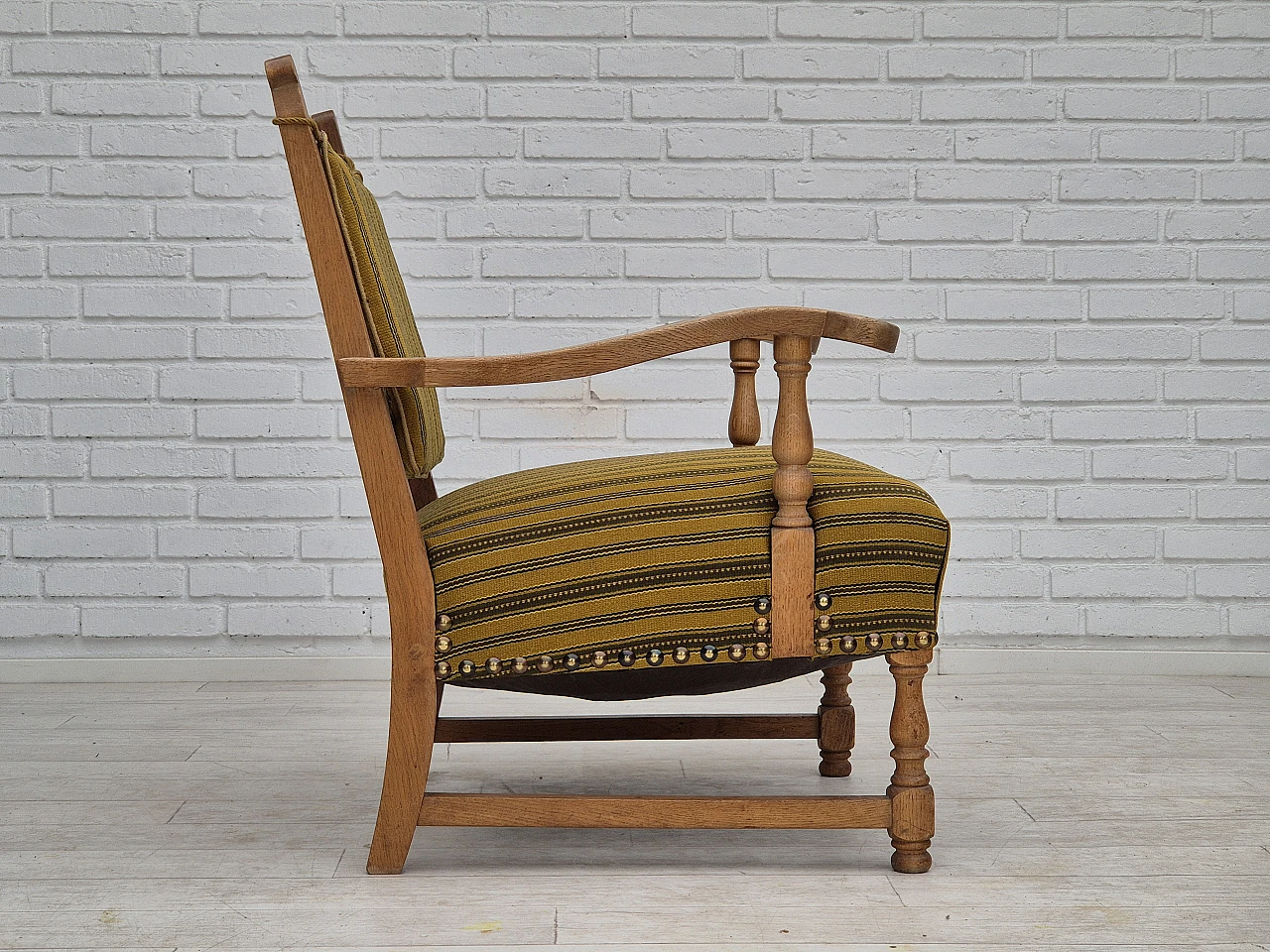 Danish armchair in green wool and solid oak, 1960s 5