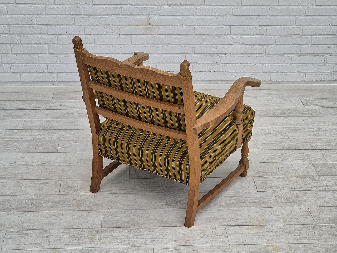 Danish armchair in green wool and solid oak, 1960s 6