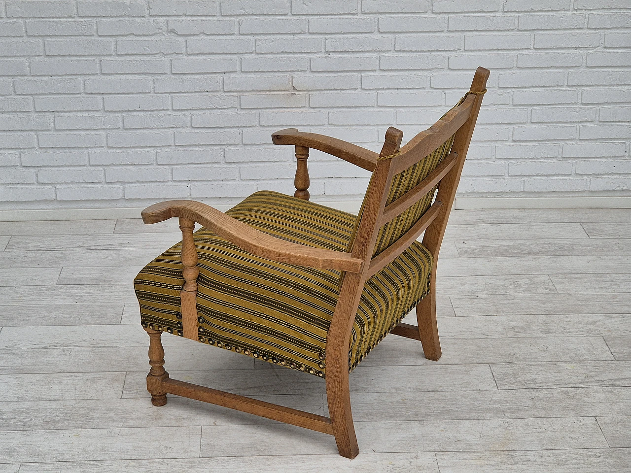 Danish armchair in green wool and solid oak, 1960s 8