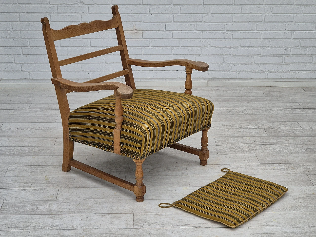 Danish armchair in green wool and solid oak, 1960s 15