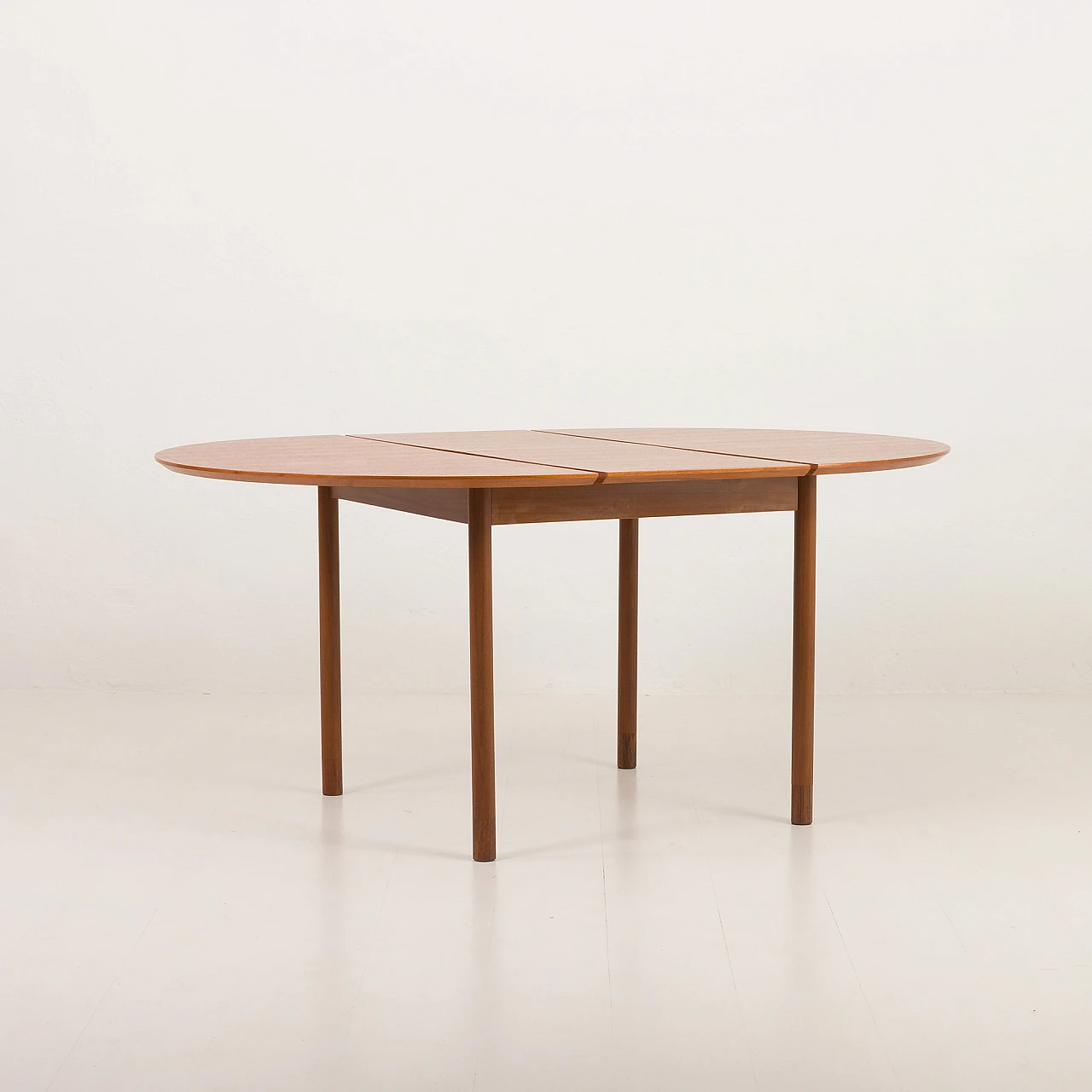 Danish round extendable table in teak, 1960s 6