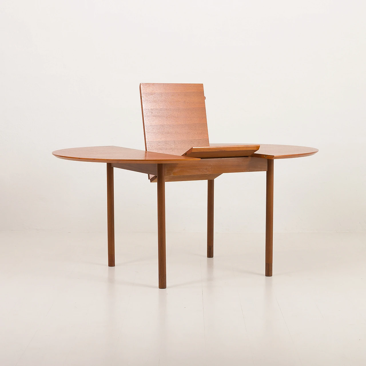 Danish round extendable table in teak, 1960s 8