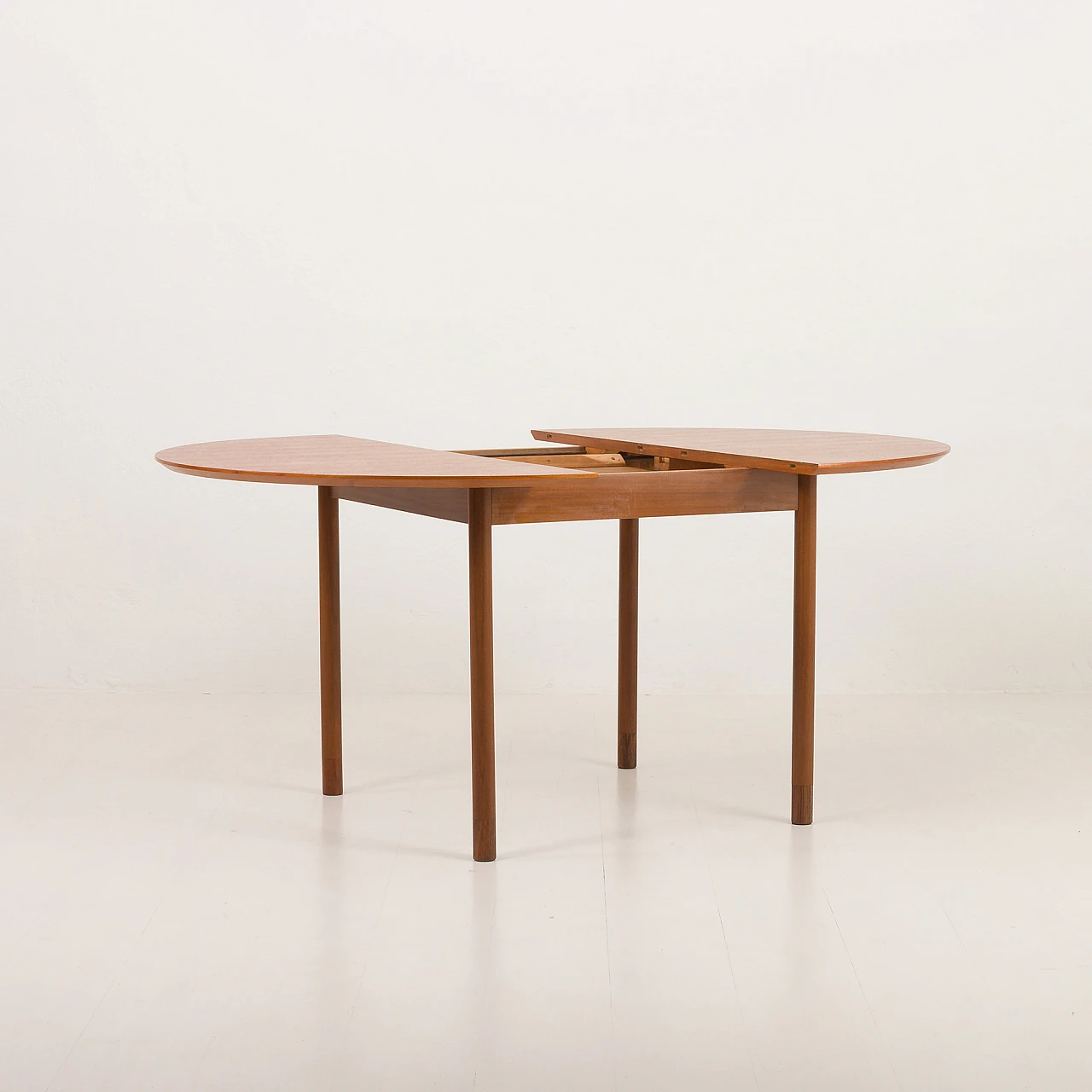 Danish round extendable table in teak, 1960s 9