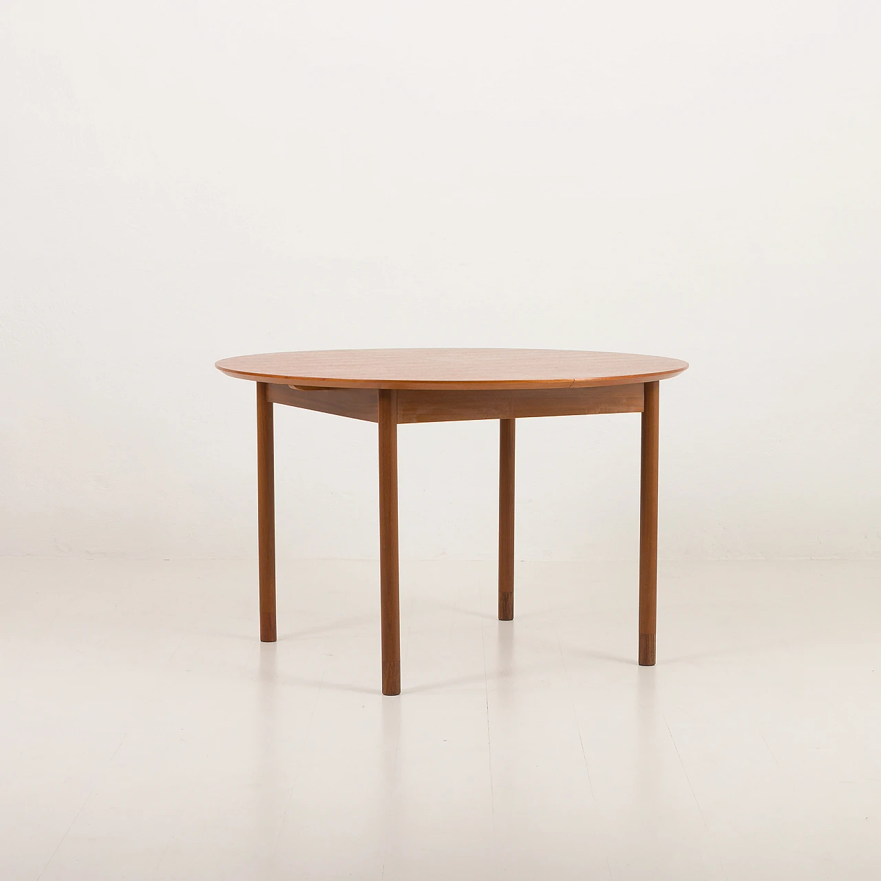 Danish round extendable table in teak, 1960s 10