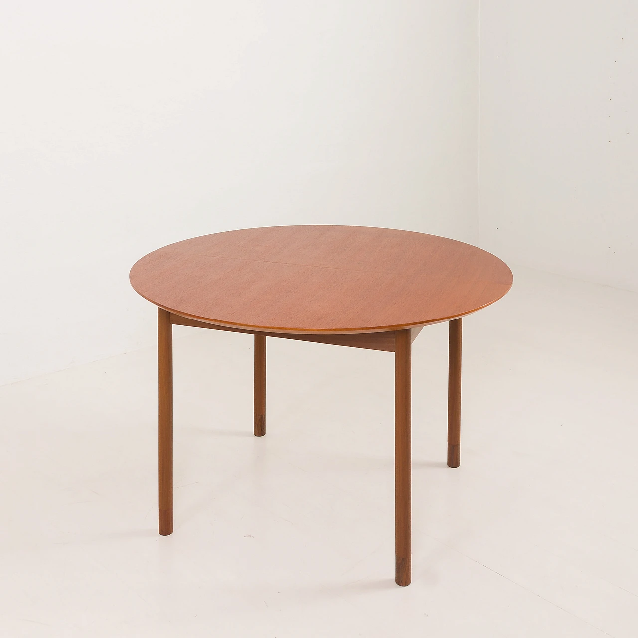 Danish round extendable table in teak, 1960s 11