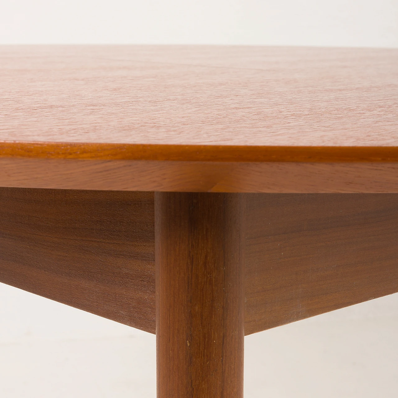 Danish round extendable table in teak, 1960s 13