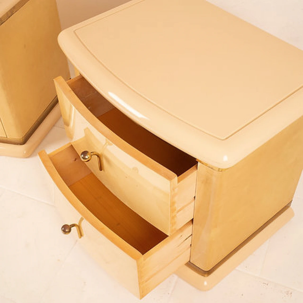 Pair of parchment bedside tables by Luciano Frigerio, 1970s 5