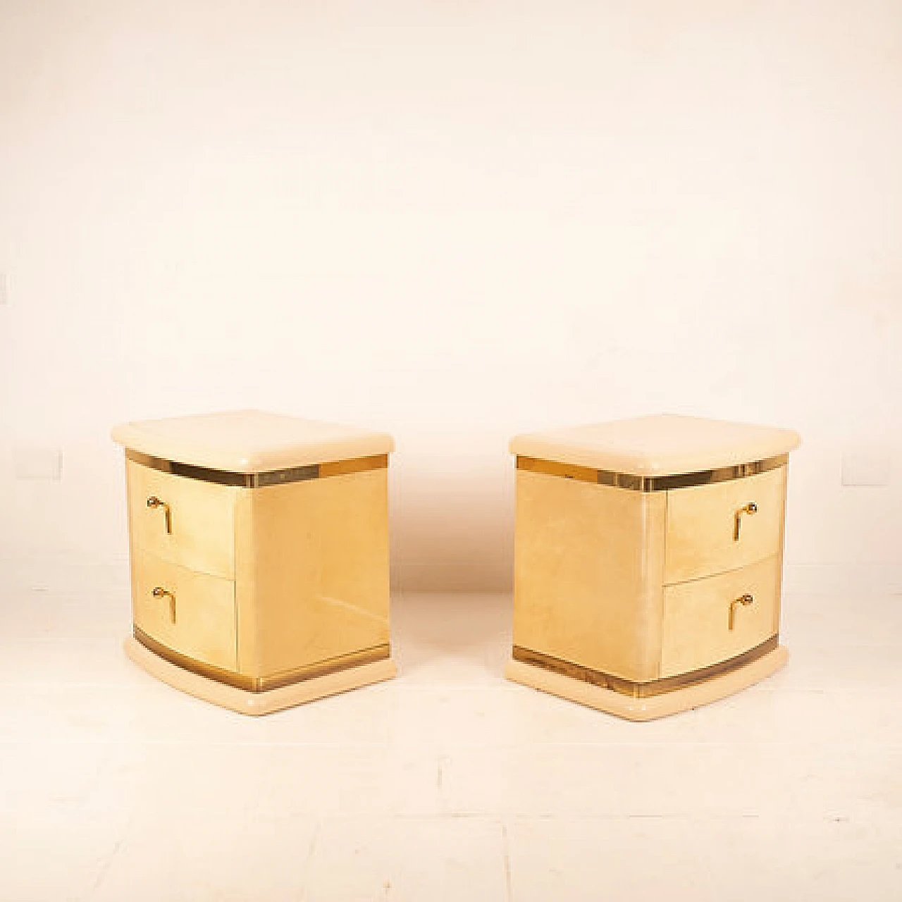 Pair of parchment bedside tables by Luciano Frigerio, 1970s 7