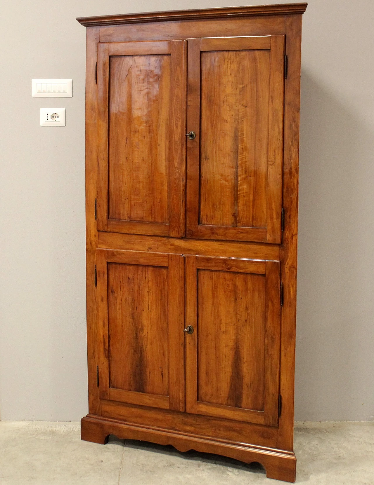 Corner wardrobe in solid cherry wood, 19th century 3