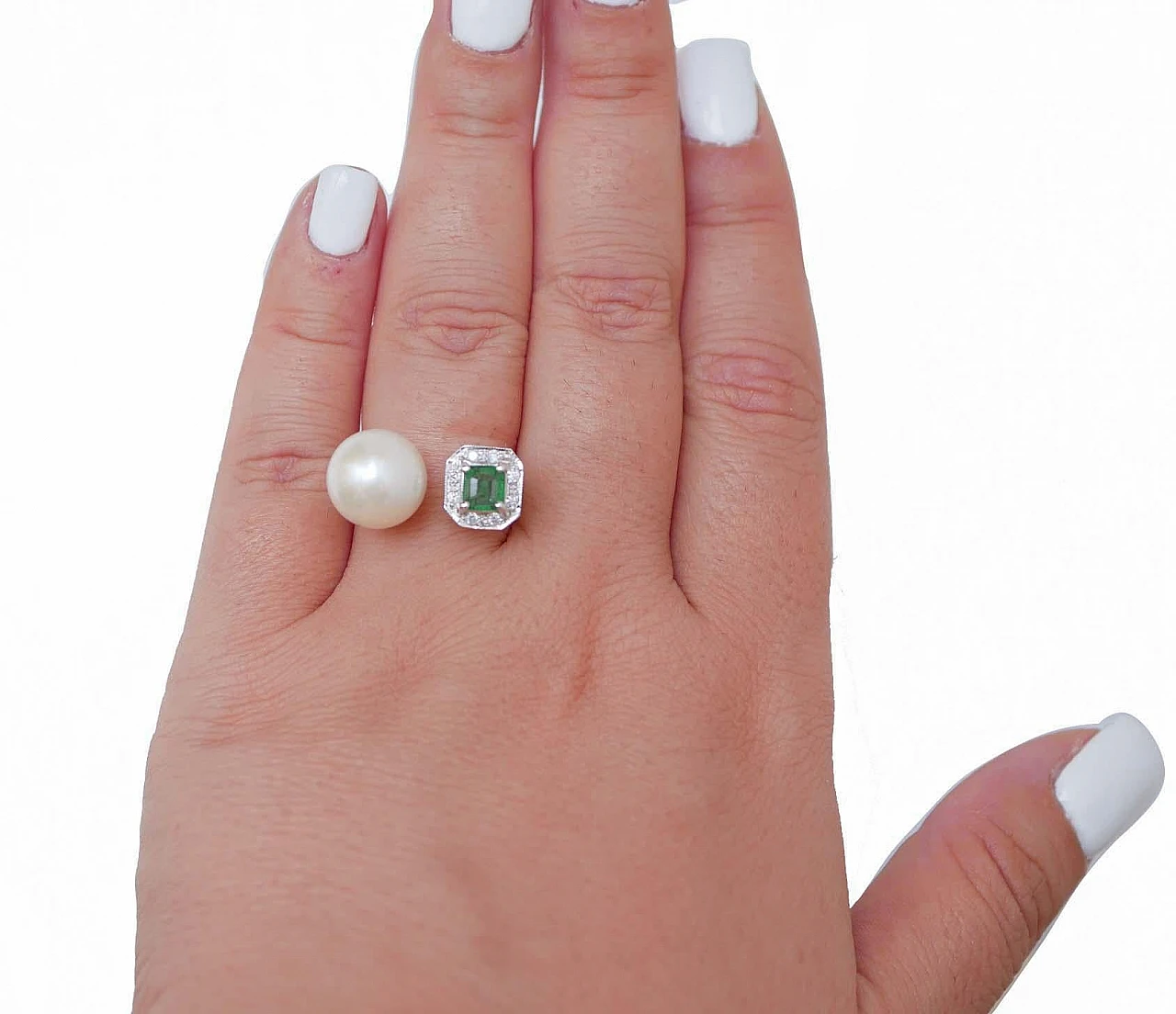 Platinum ring with pearl, emerald and diamonds, 1970s 4