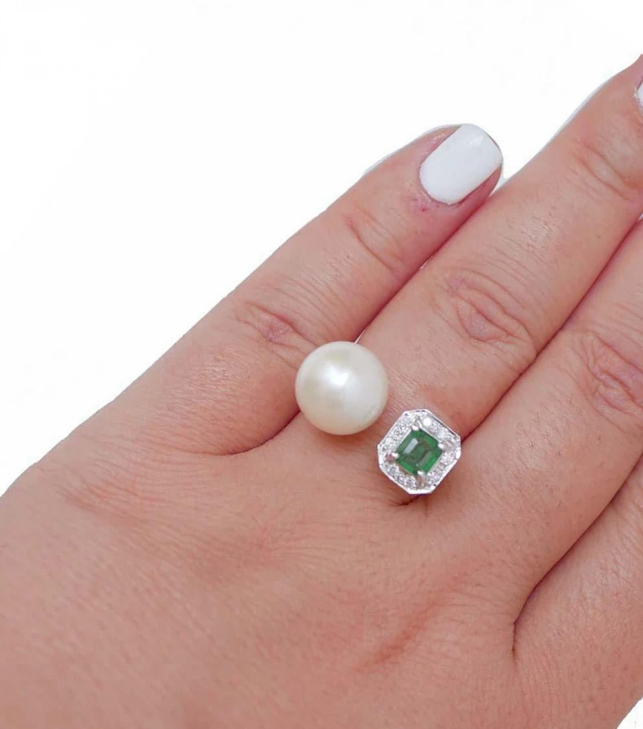 Platinum ring with pearl, emerald and diamonds, 1970s 5