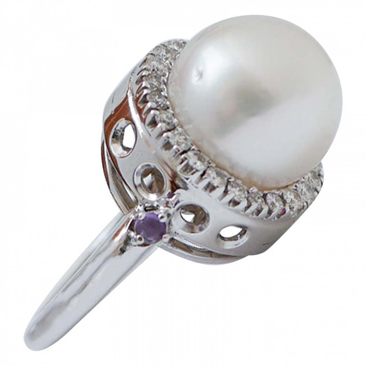 18 Karat white gold ring with pearls, diamonds and amethysts, 1980s 1