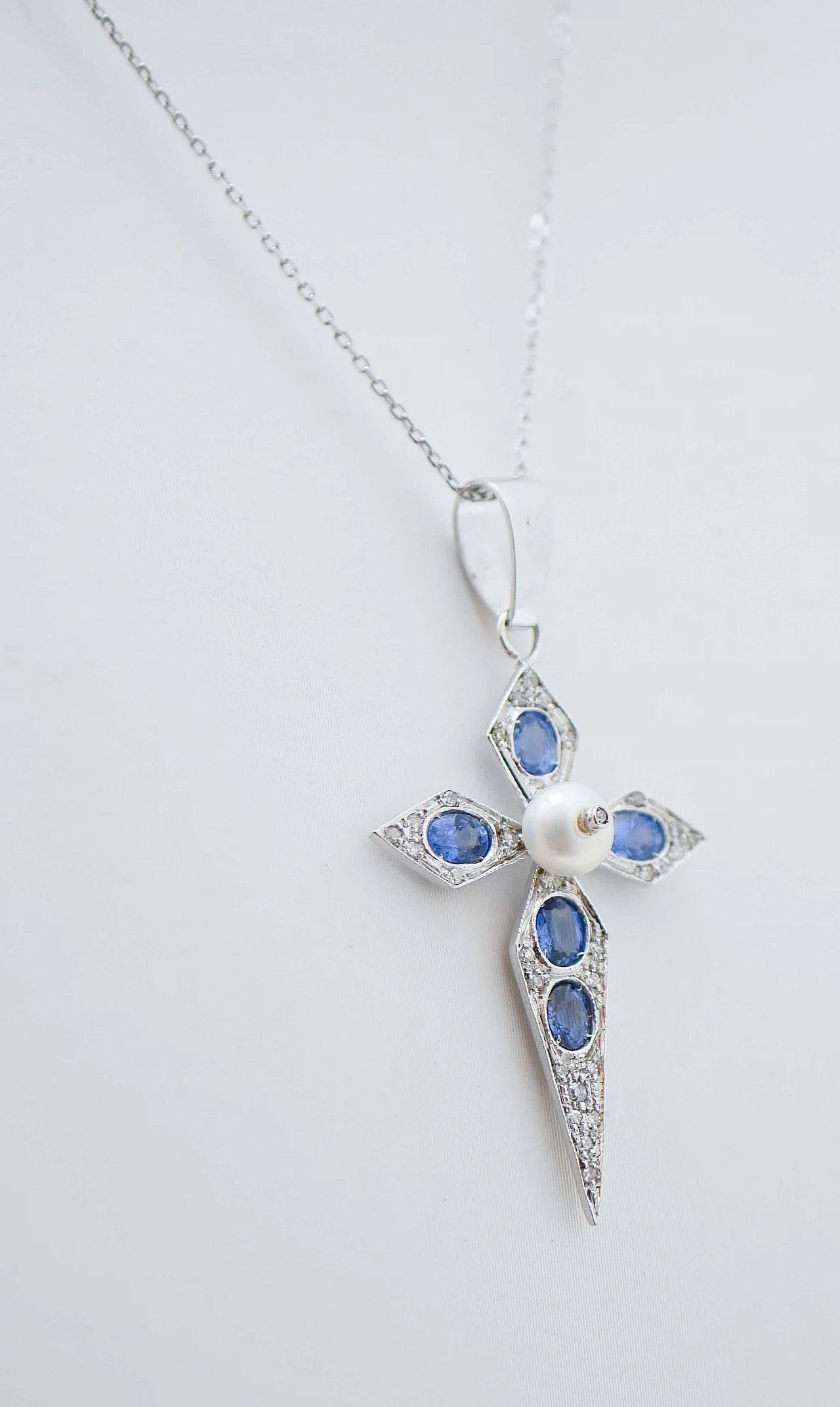 Platinum cross pendant with pearl, sapphires and diamonds, 1970s 3