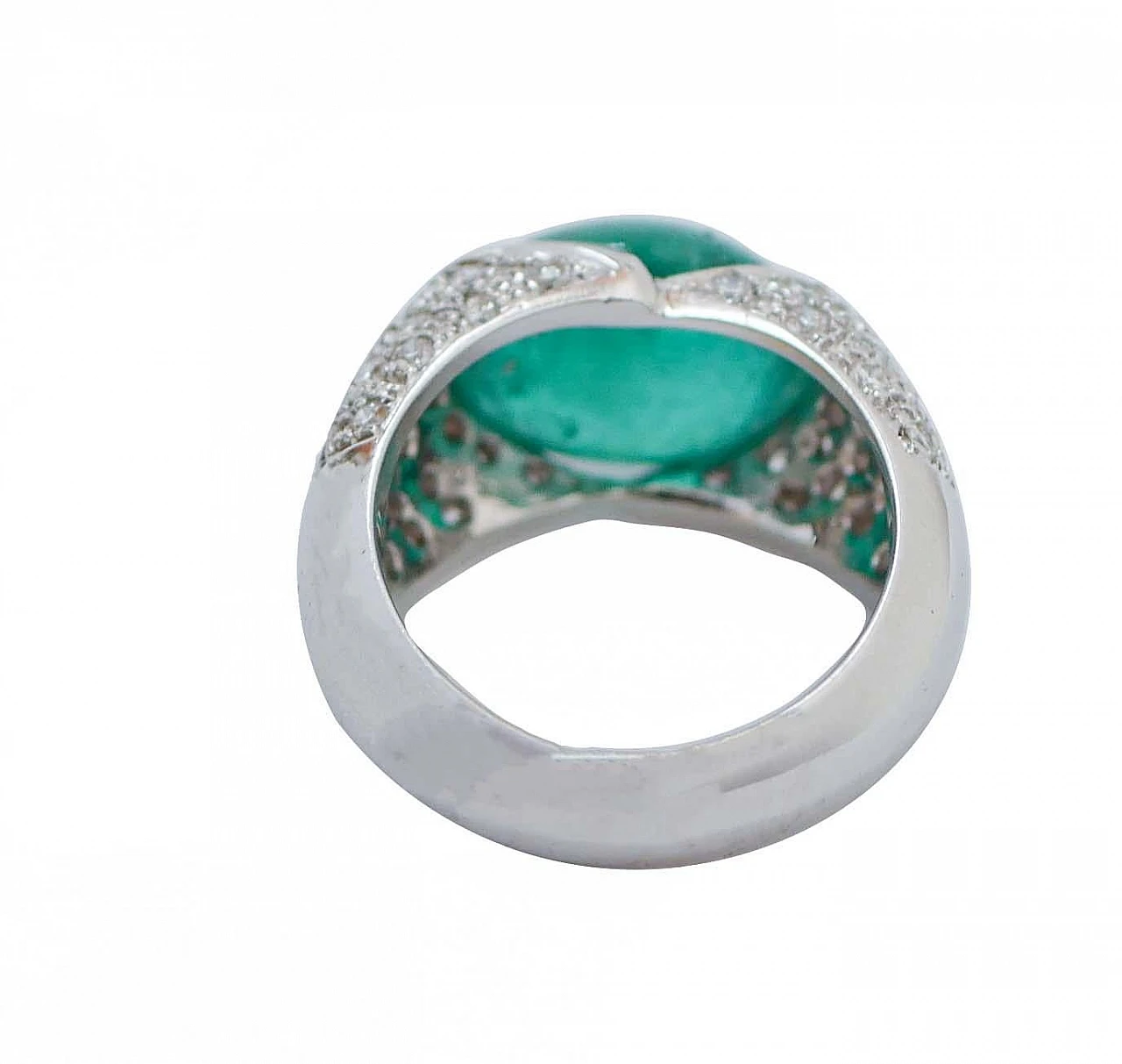 18K white gold ring with emerald and diamonds, 1960s 3