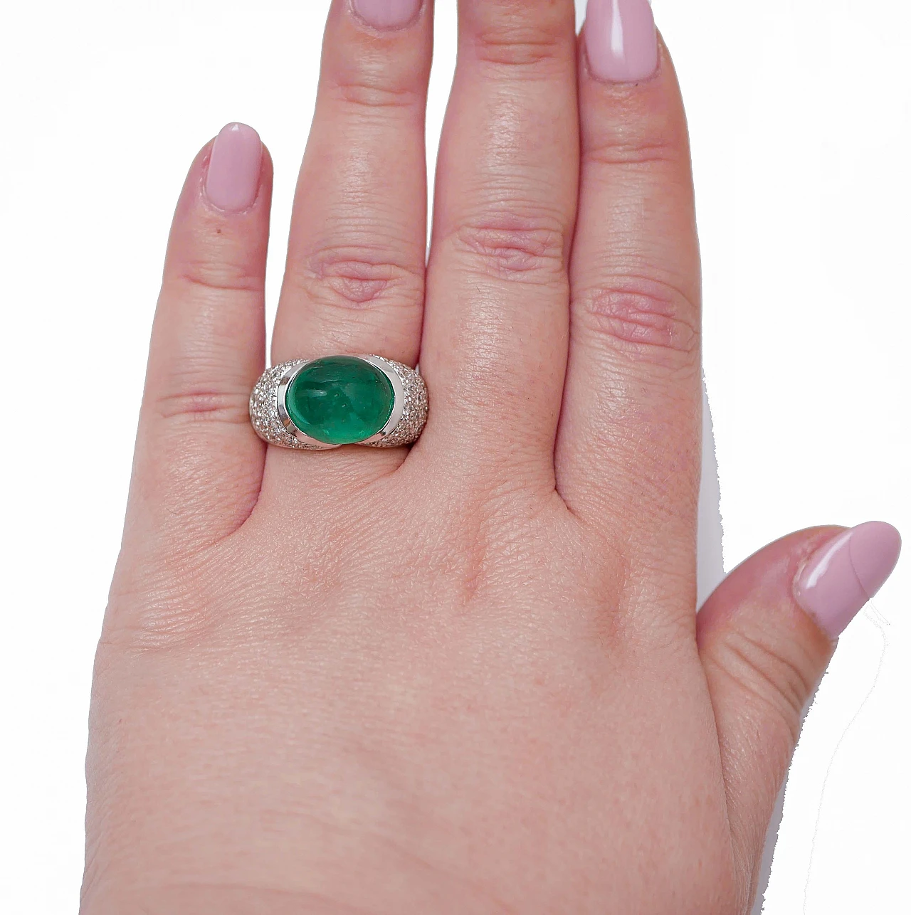 18K white gold ring with emerald and diamonds, 1960s 4