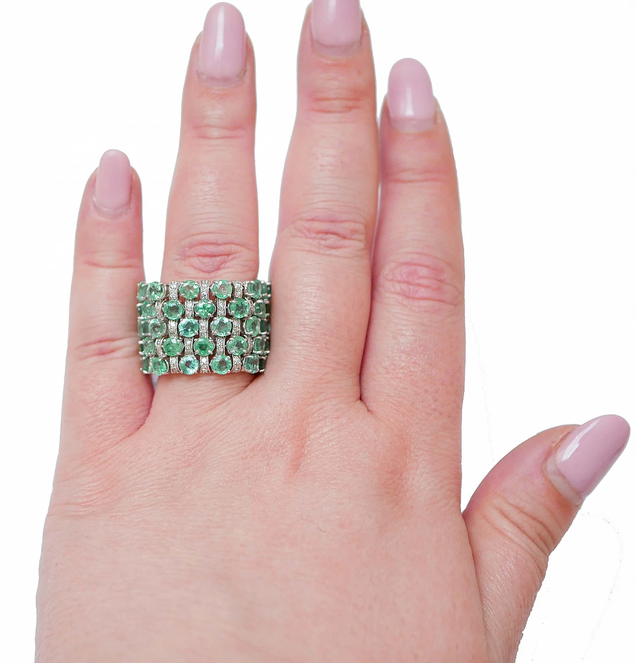 14 kt white gold band ring with emeralds and diamonds, 1970s 4