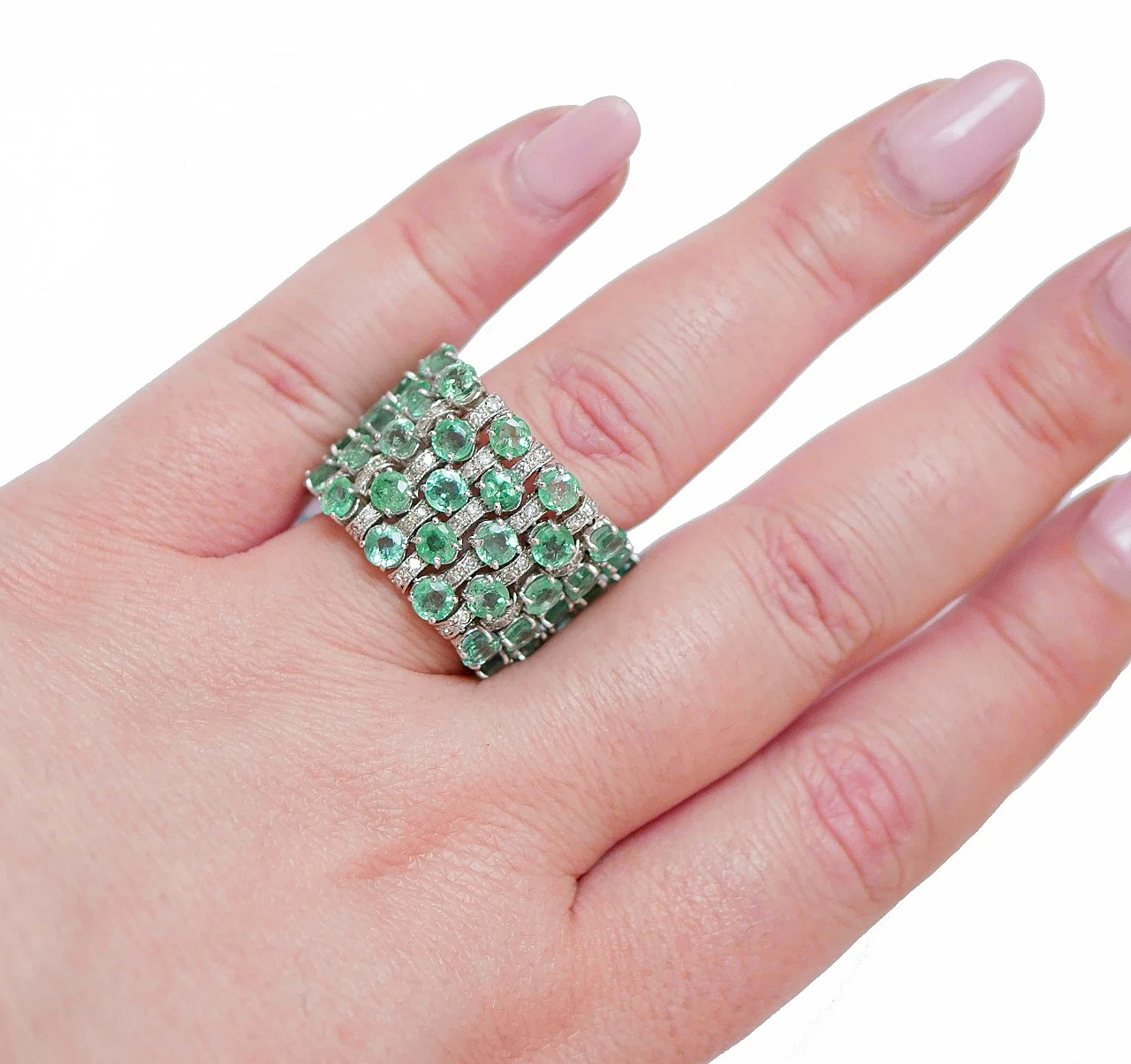 14 kt white gold band ring with emeralds and diamonds, 1970s 5