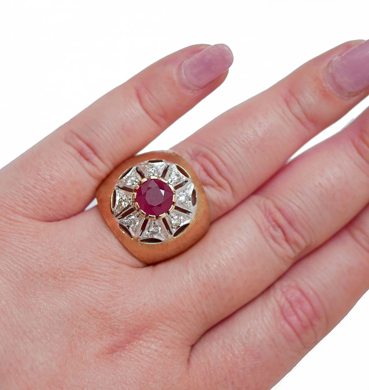 18K rose gold ring with ruby and diamonds, 1970s 5