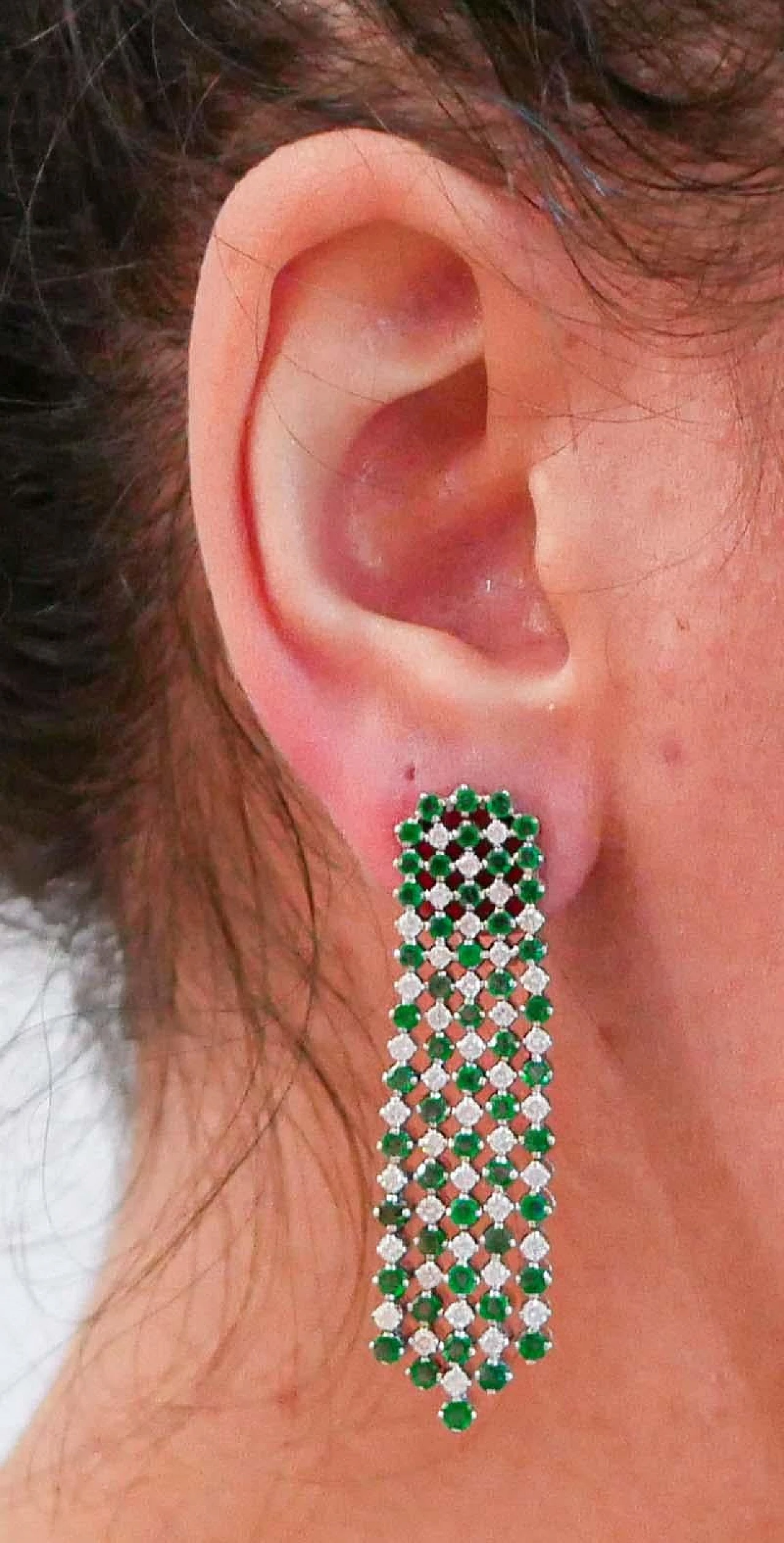 Earrings in 18K white gold, emeralds and diamonds 5