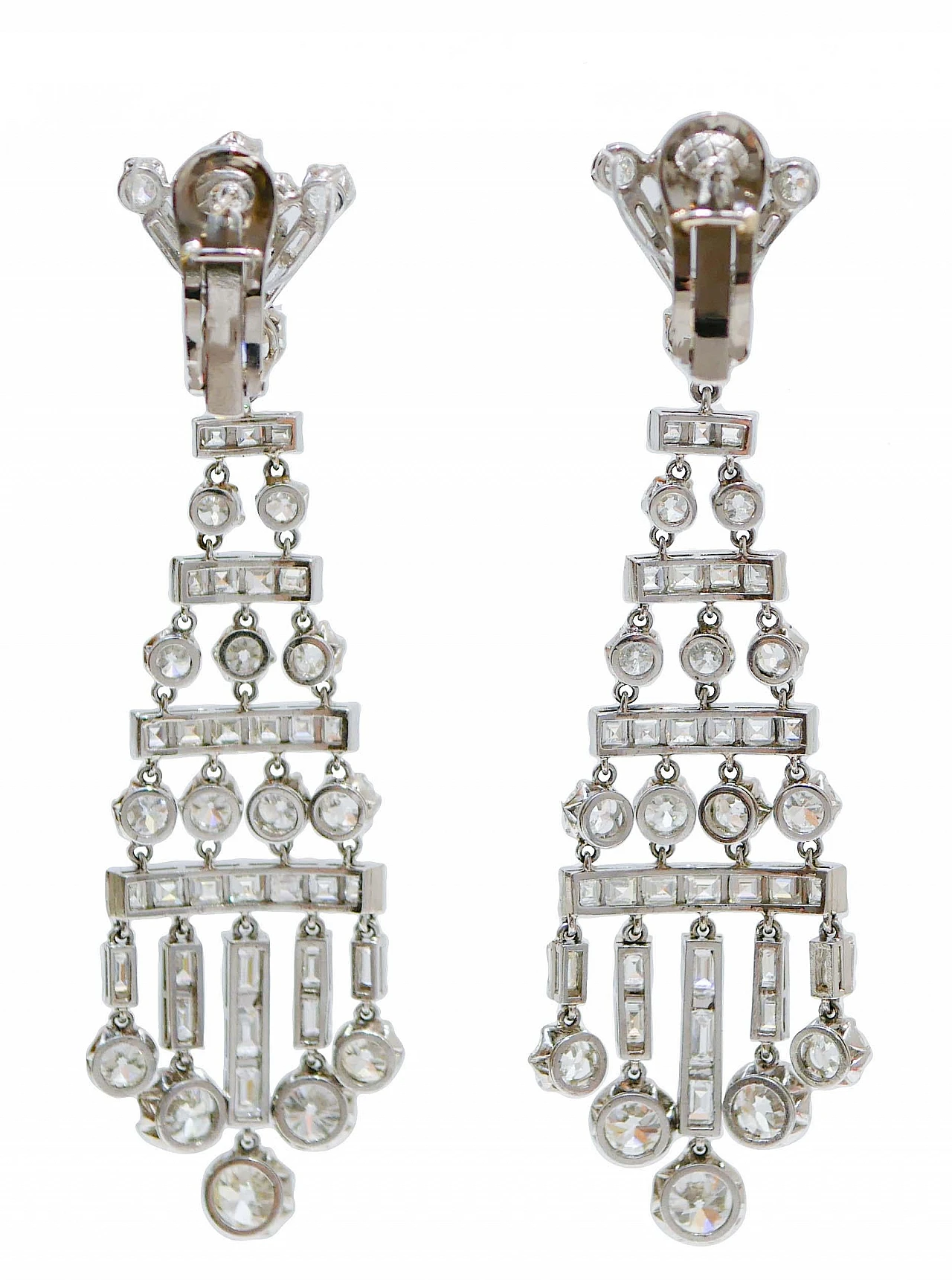 Pair of platinum chandelier earrings with 20,50 kt diamonds, 1950s 3