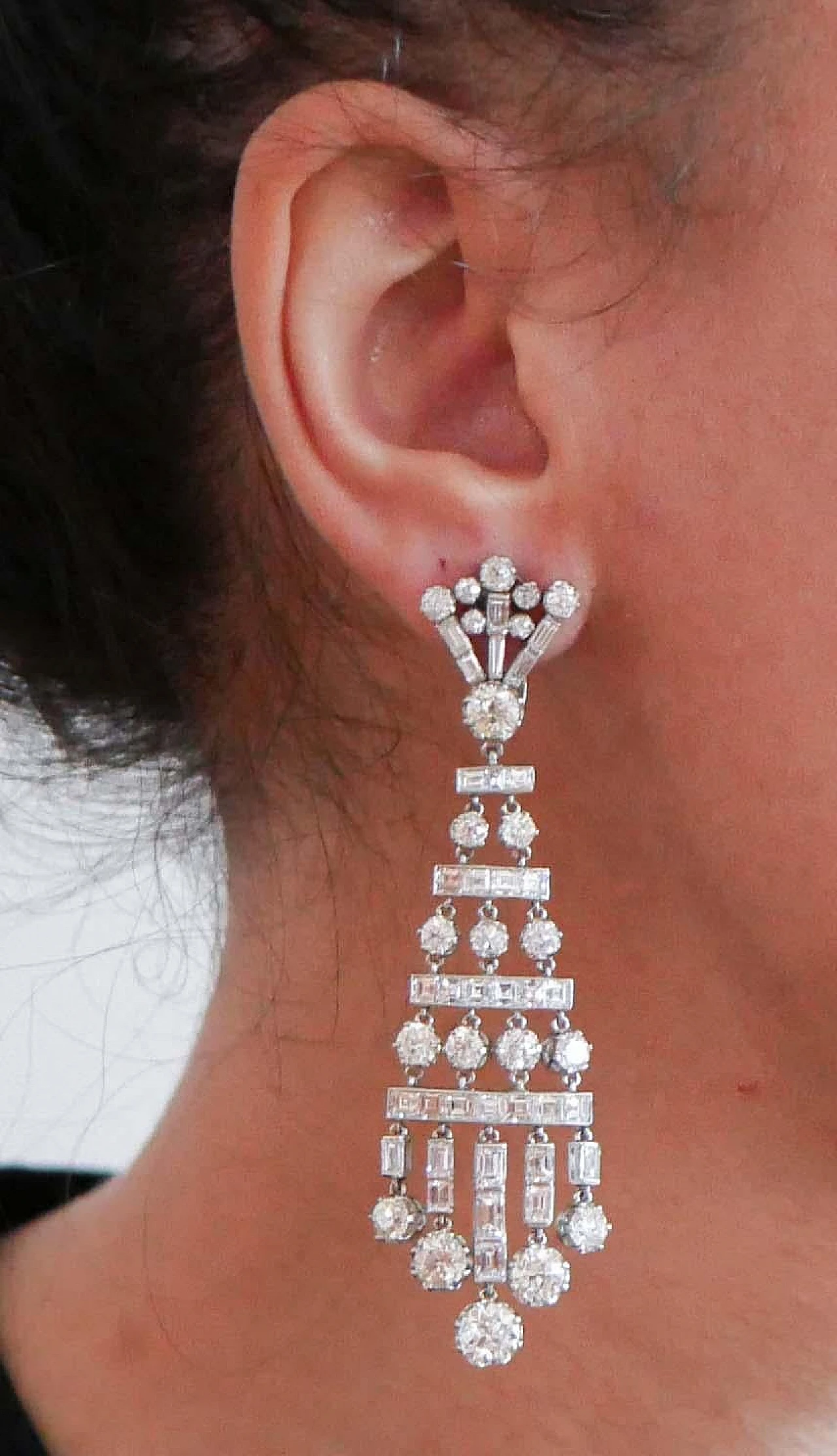 Pair of platinum chandelier earrings with 20,50 kt diamonds, 1950s 5