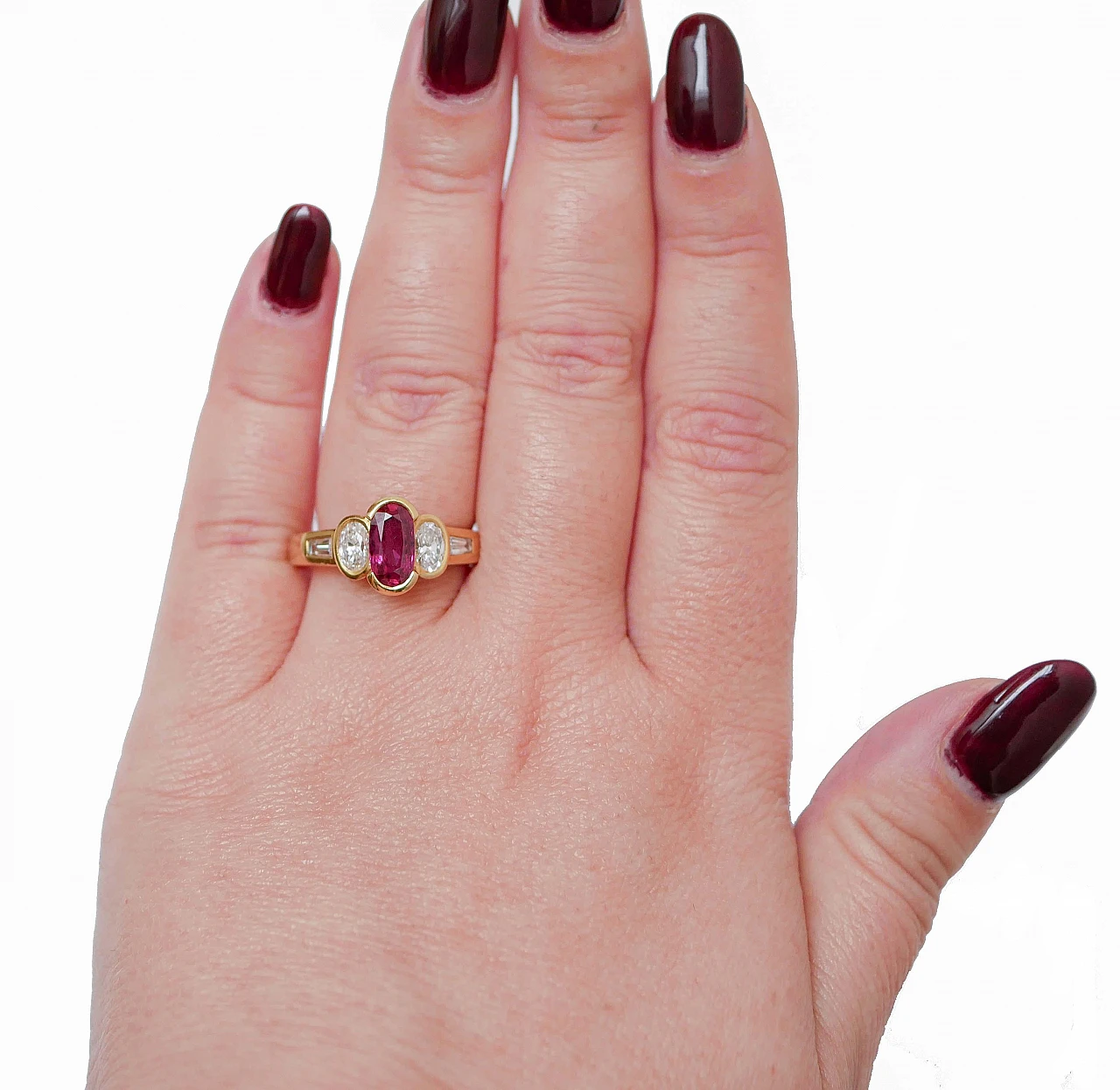 18K yellow gold ring with ruby and diamonds, 1950s 4