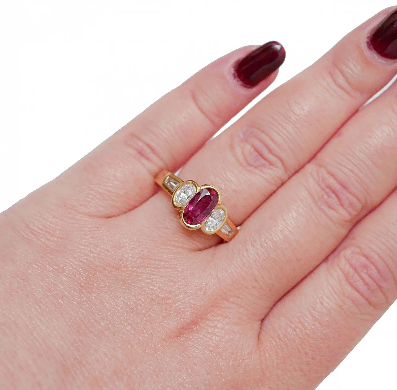 18K yellow gold ring with ruby and diamonds, 1950s 5