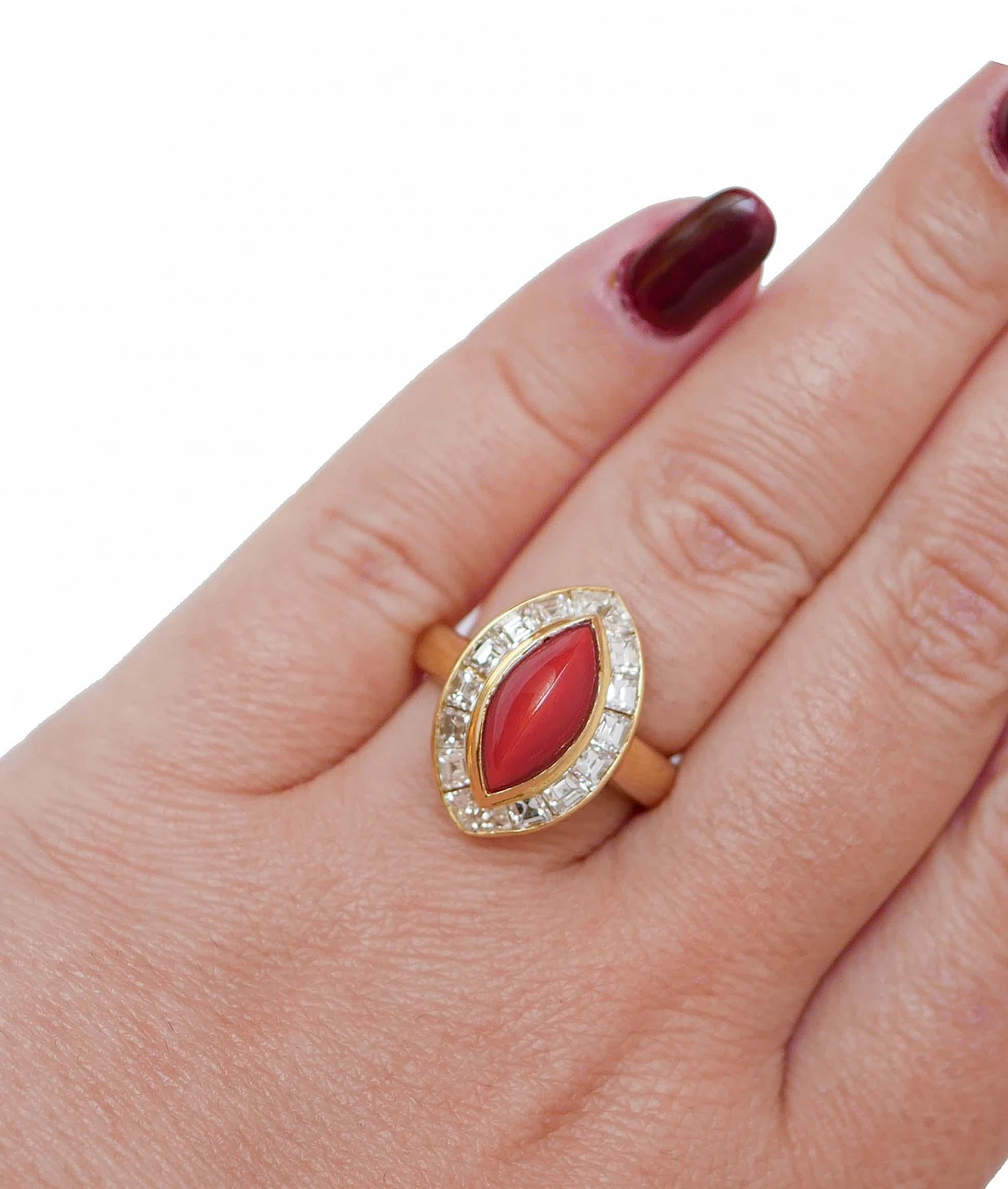 Coral ring with diamonds and 18K yellow gold, 1950s 5