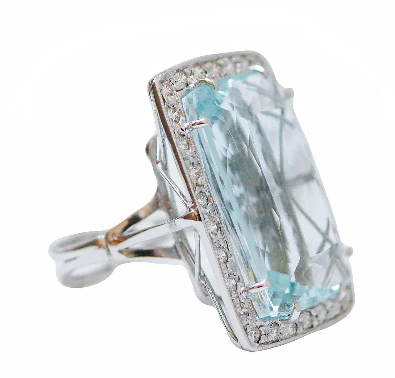 14K white gold ring with aquamarine and diamonds, 1950s 2