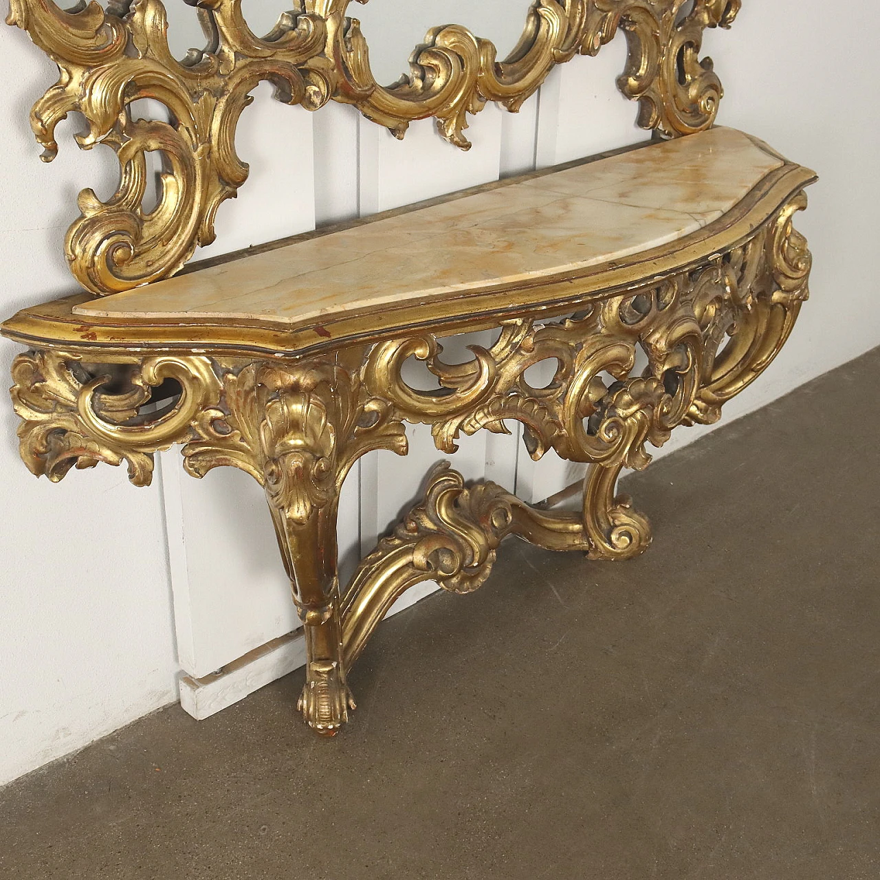 Console table in carved and gilt wood with mirror and marble top 3