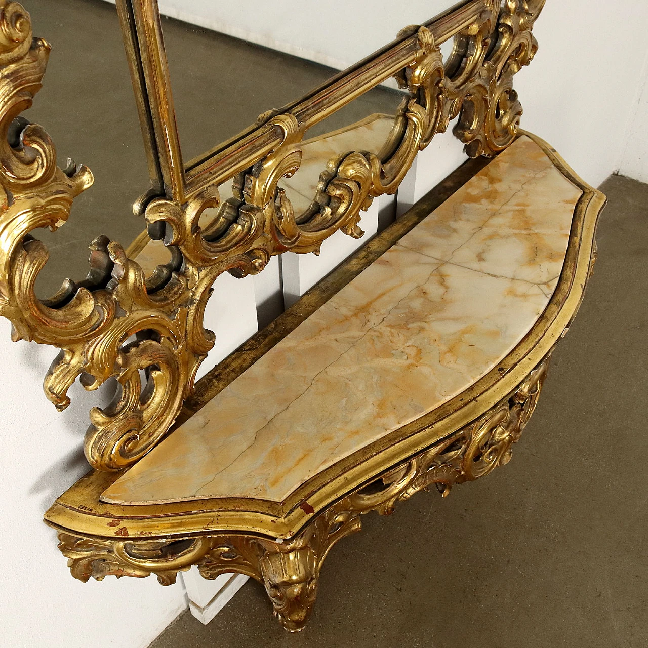 Console table in carved and gilt wood with mirror and marble top 5