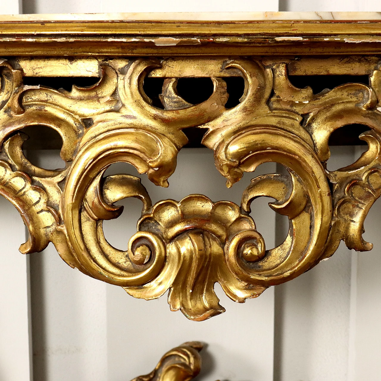 Console table in carved and gilt wood with mirror and marble top 6