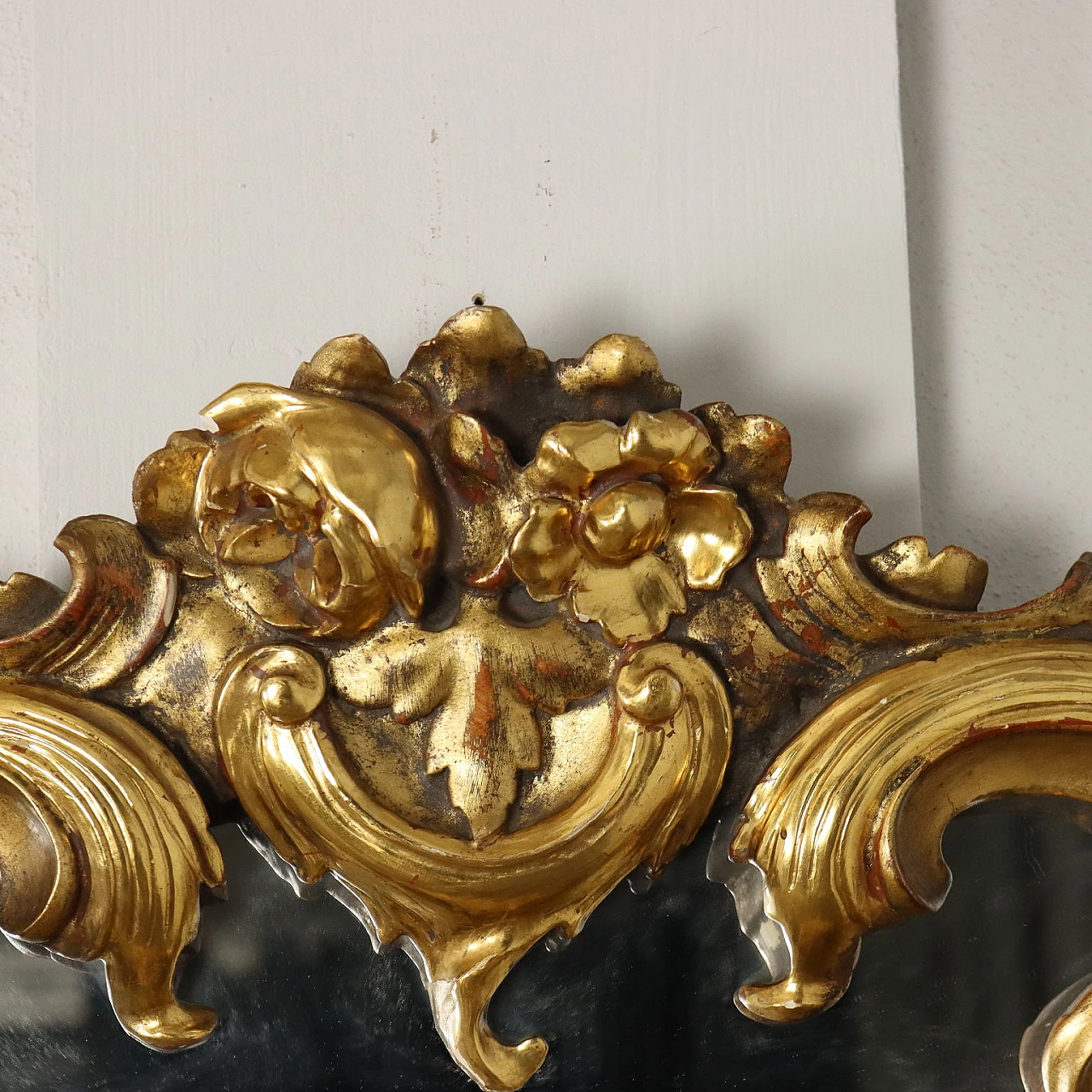 Console table in carved and gilt wood with mirror and marble top 9