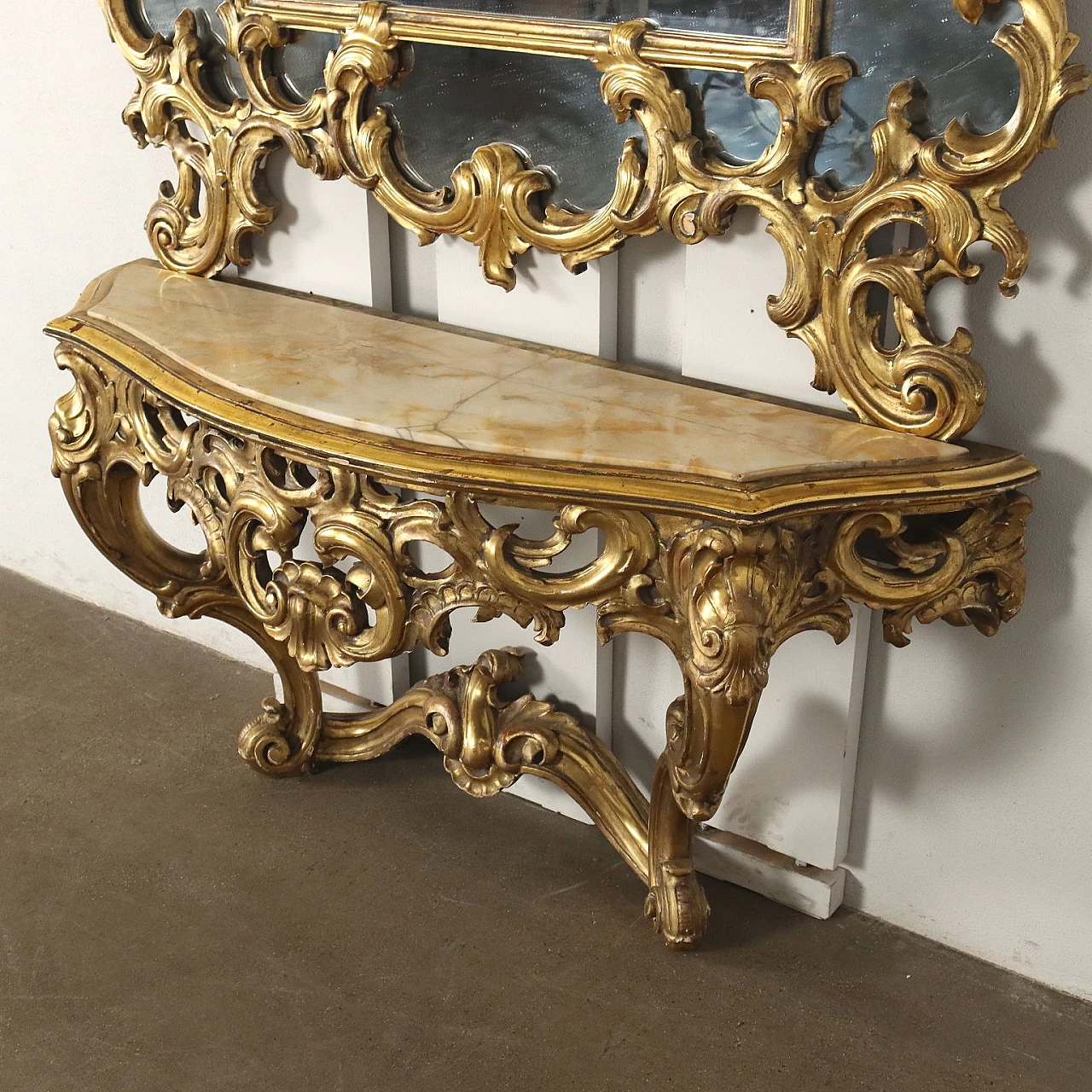 Console table in carved and gilt wood with mirror and marble top 10