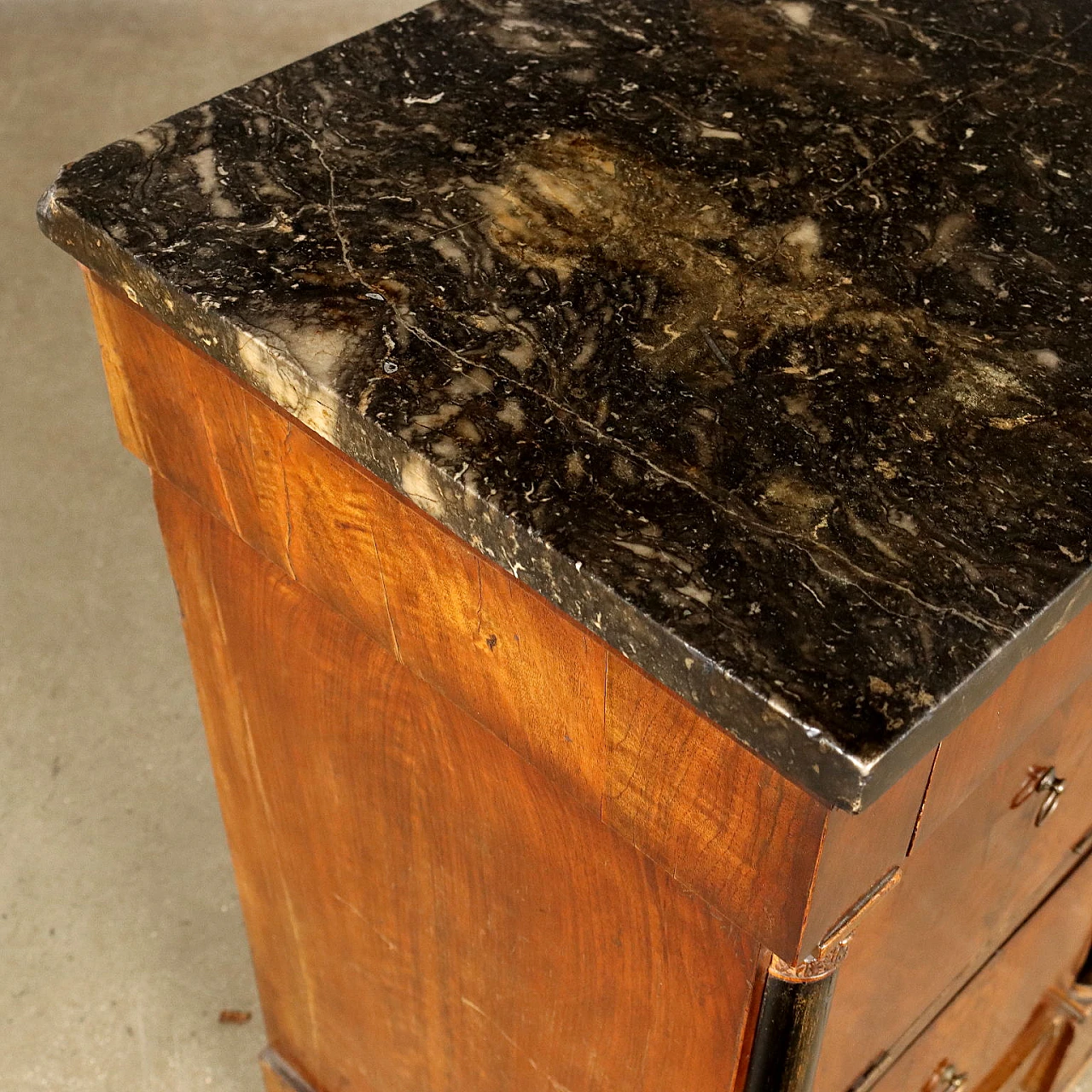 Empire walnut nightstand with marble top & plinth feet, 19th century 5