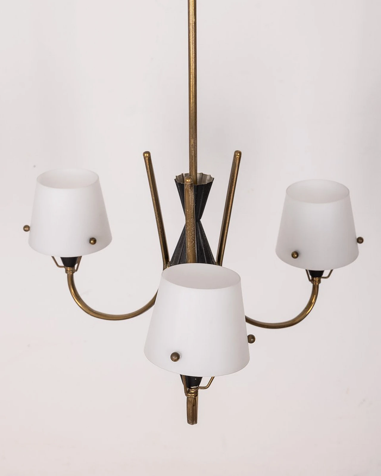 Lampadario a tre luci in vetro, metallo e ottone, anni '50 5